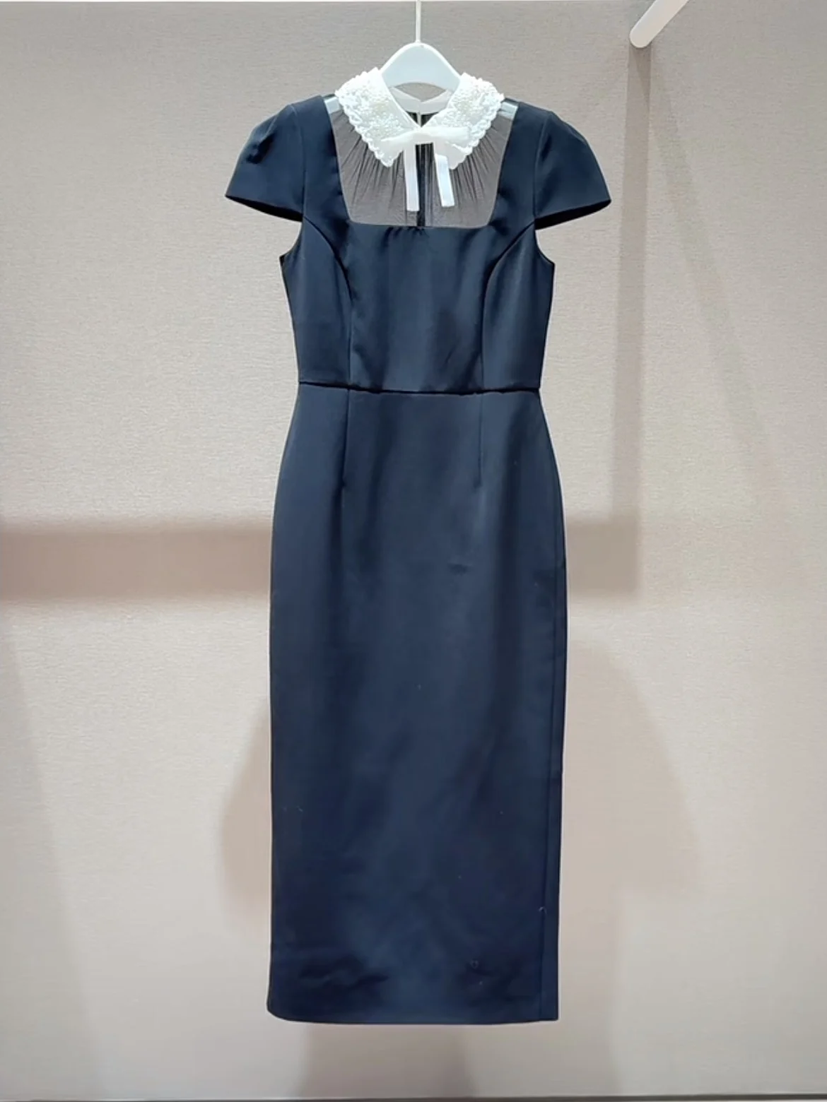 Elegant Hepburn Style Short Sleeve Embellished Collar Slimming Dress Spring 2026 Ladies' Fashion Polyester Fiber H-Line Dress
Elegant Hepburn Style Short Sleeve Embellished Collar Slimming Dress Spring 2026 Ladies' Fashion Polyester Fiber H-Line Dress