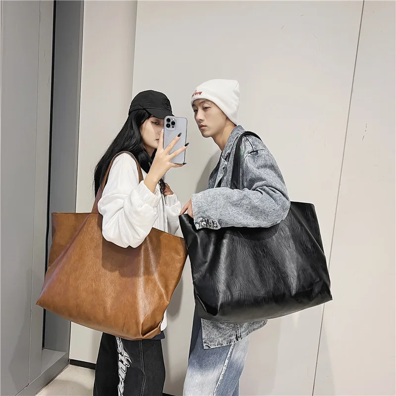 2025 New Black Handbag Lightweight and Large Capacity Soft Leather Shoulder Bag Unisex Simple and Fashionable Crossbody bags sac
2025 New Black Handbag Lightweight and Large Capacity Soft Leather Shoulder Bag Unisex Simple and Fashionable Crossbody bags sac