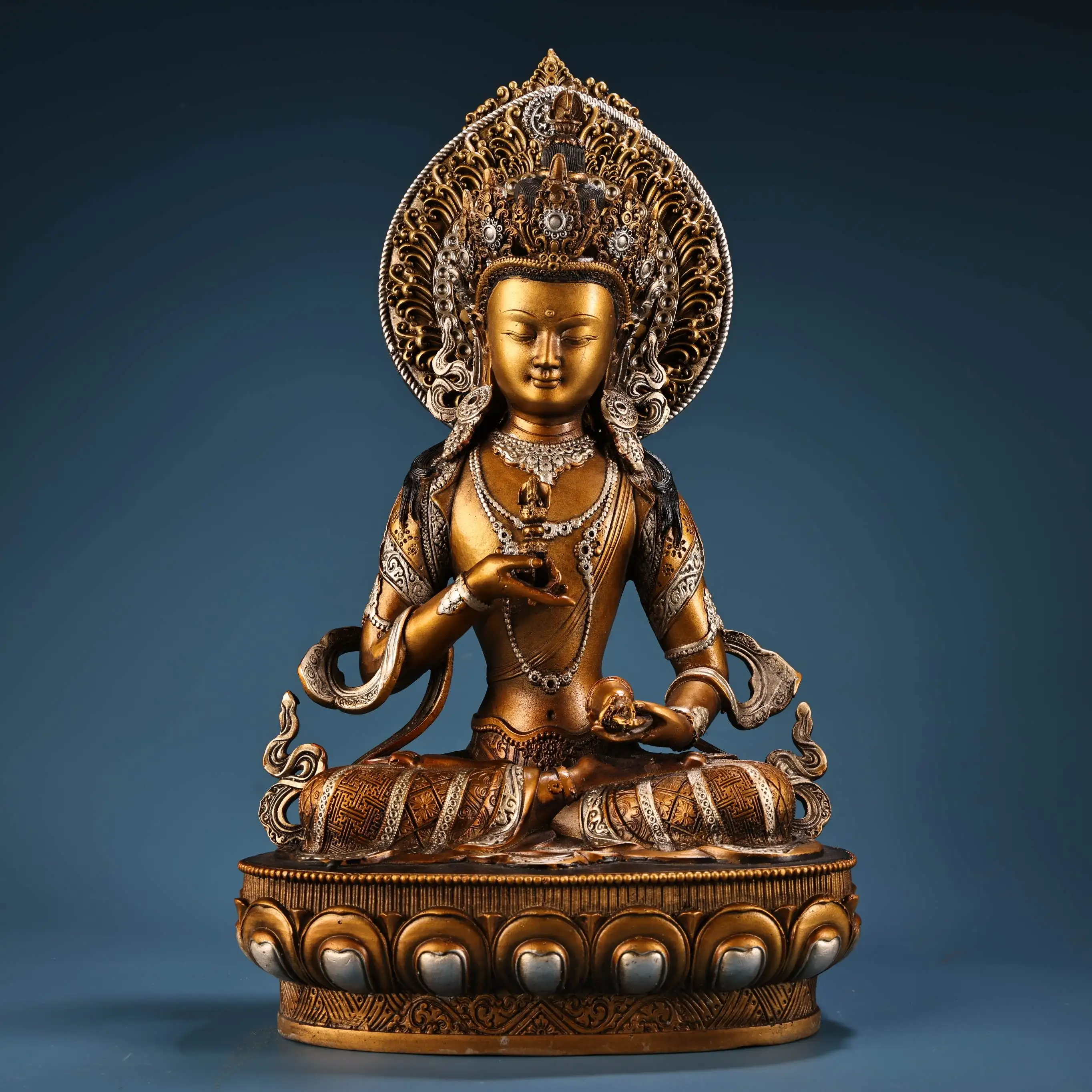 14"Old Nepalese Temples Bronze Gilded Silver Painted Vajrasattva Sitting Buddha Lotus Terrace Worship Hall Town house 
14"Old Nepalese Temples Bronze Gilded Silver Painted Vajrasattva Sitting Buddha Lotus Terrace Worship Hall Town house