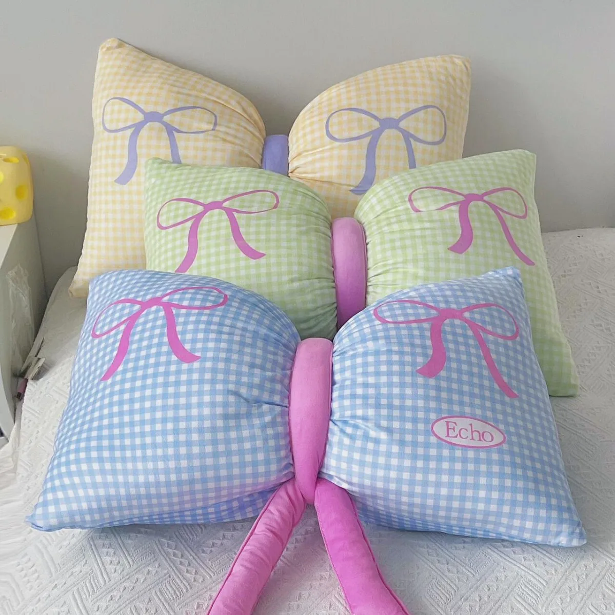 Sweet Bow Hug Ins Cushion Soft Hand Washable Pillow for Bedroom Sofa Decoration Gifts Room Decor Cushions Valentine's Day Gifts
Sweet Bow Hug Ins Cushion Soft Hand Washable Pillow for Bedroom Sofa Decoration Gifts Room Decor Cushions Valentine's Day Gifts