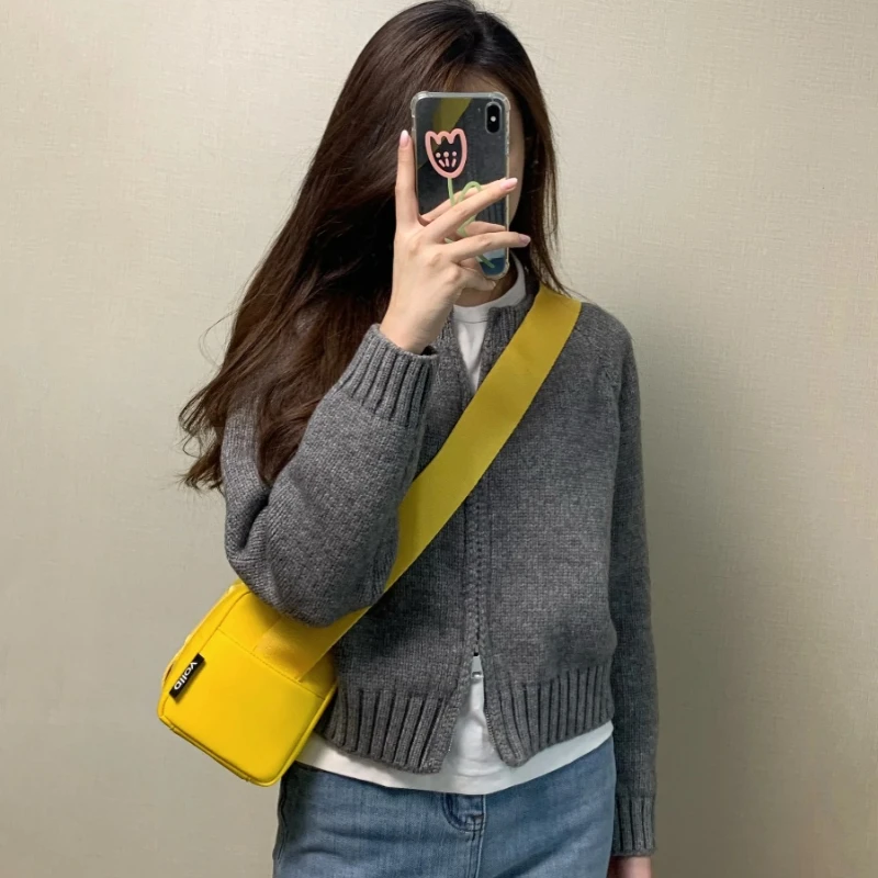 Women's Autumn Winter Knitted Sweater with Long Sleeves Korean Jumper Fashion Crop Winter 2024 Solid Color Zipper Cardigan R53
Women's Autumn Winter Knitted Sweater with Long Sleeves Korean Jumper Fashion Crop Winter 2024 Solid Color Zipper Cardigan R53