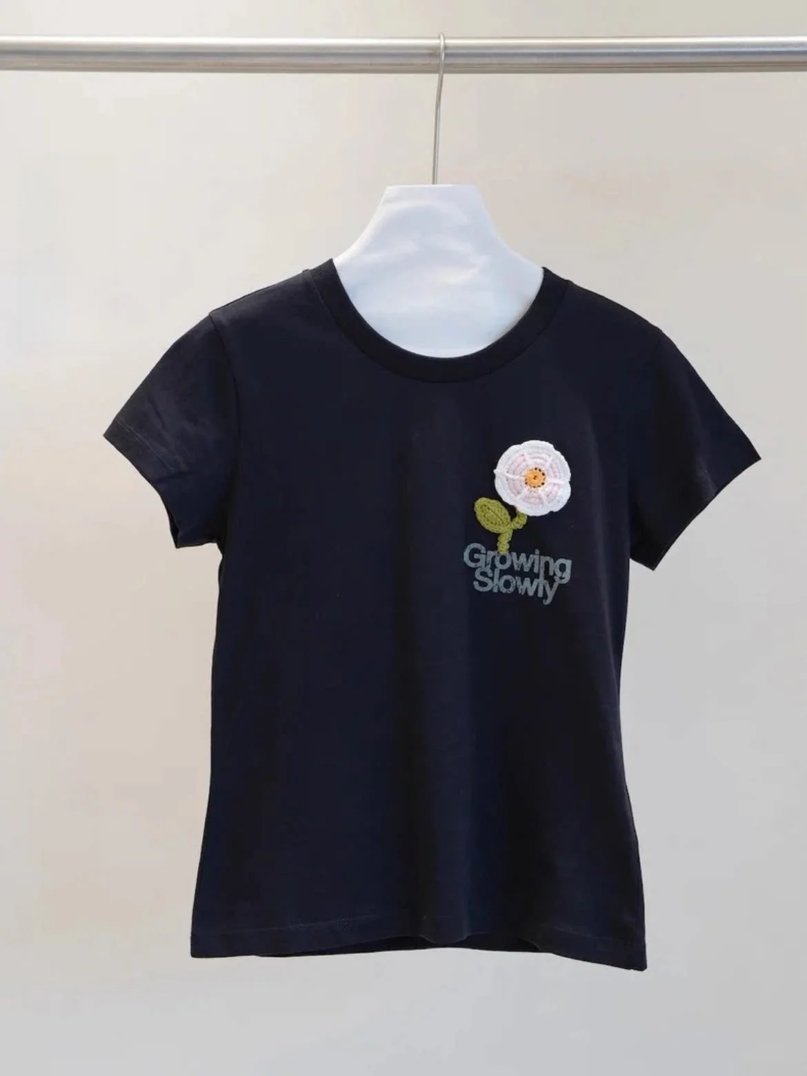 Heidd Slim Fit round Neck Short Sleeve T-Shirt Embroidered Floral Design Casual Style Cotton Spring Summer Women's Top
Heidd Slim Fit round Neck Short Sleeve T-Shirt Embroidered Floral Design Casual Style Cotton Spring Summer Women's Top