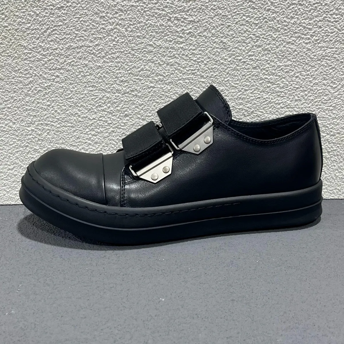 26 New Ro Luxury Low Top Sneakers Black Leather Sneaker High End Thick Sole High Quality Velcro Shoes Hook&Loop Casual Shoe
26 New Ro Luxury Low Top Sneakers Black Leather Sneaker High End Thick Sole High Quality Velcro Shoes Hook&Loop Casual Shoe