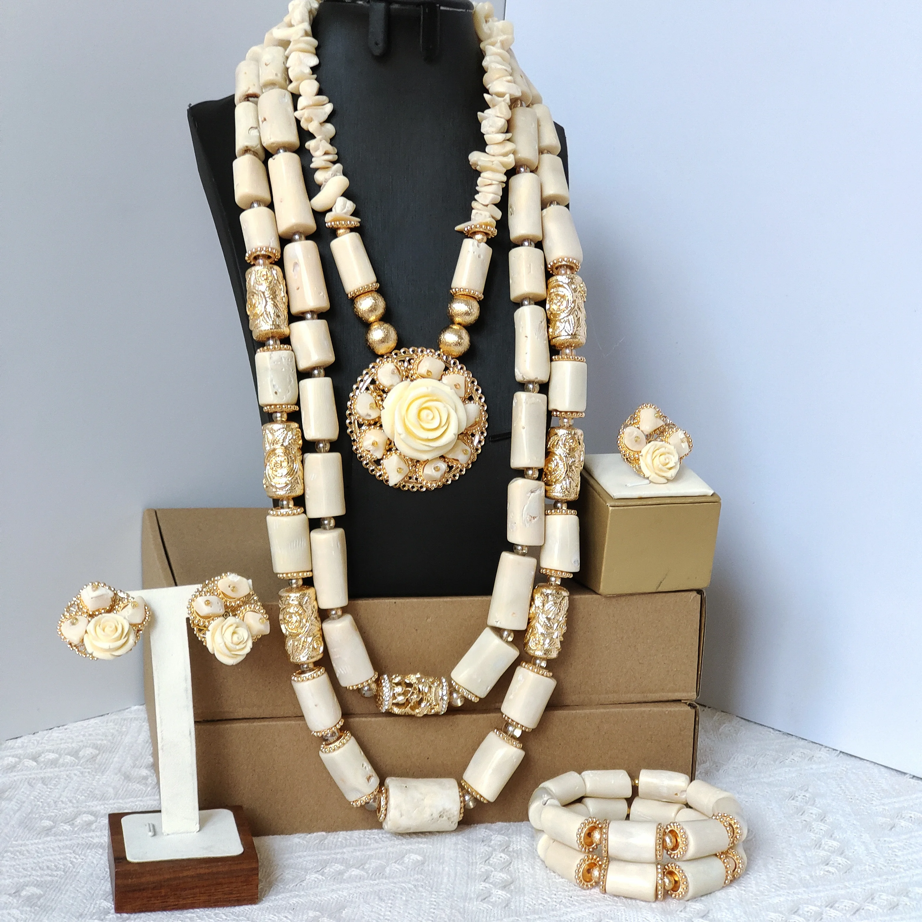 Real Whtie Nigerian Coral Beads Jewelry Set for Woman
Real Whtie Nigerian Coral Beads Jewelry Set for Woman