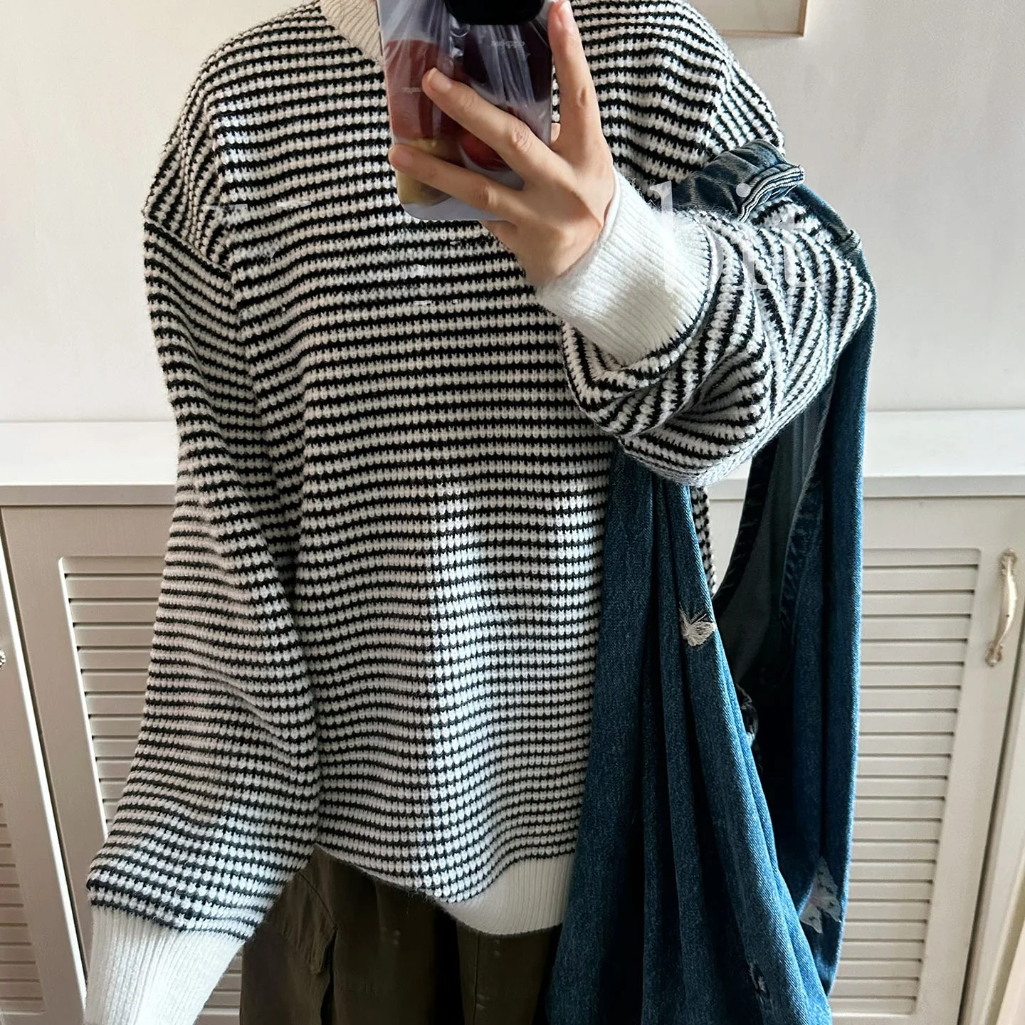Loose round Neck Striped Sweater Women's Men's Casual Comfortable Knitted Long Sleeve Top Black White Color Block YESRABBIT
Loose round Neck Striped Sweater Women's Men's Casual Comfortable Knitted Long Sleeve Top Black White Color Block YESRABBIT