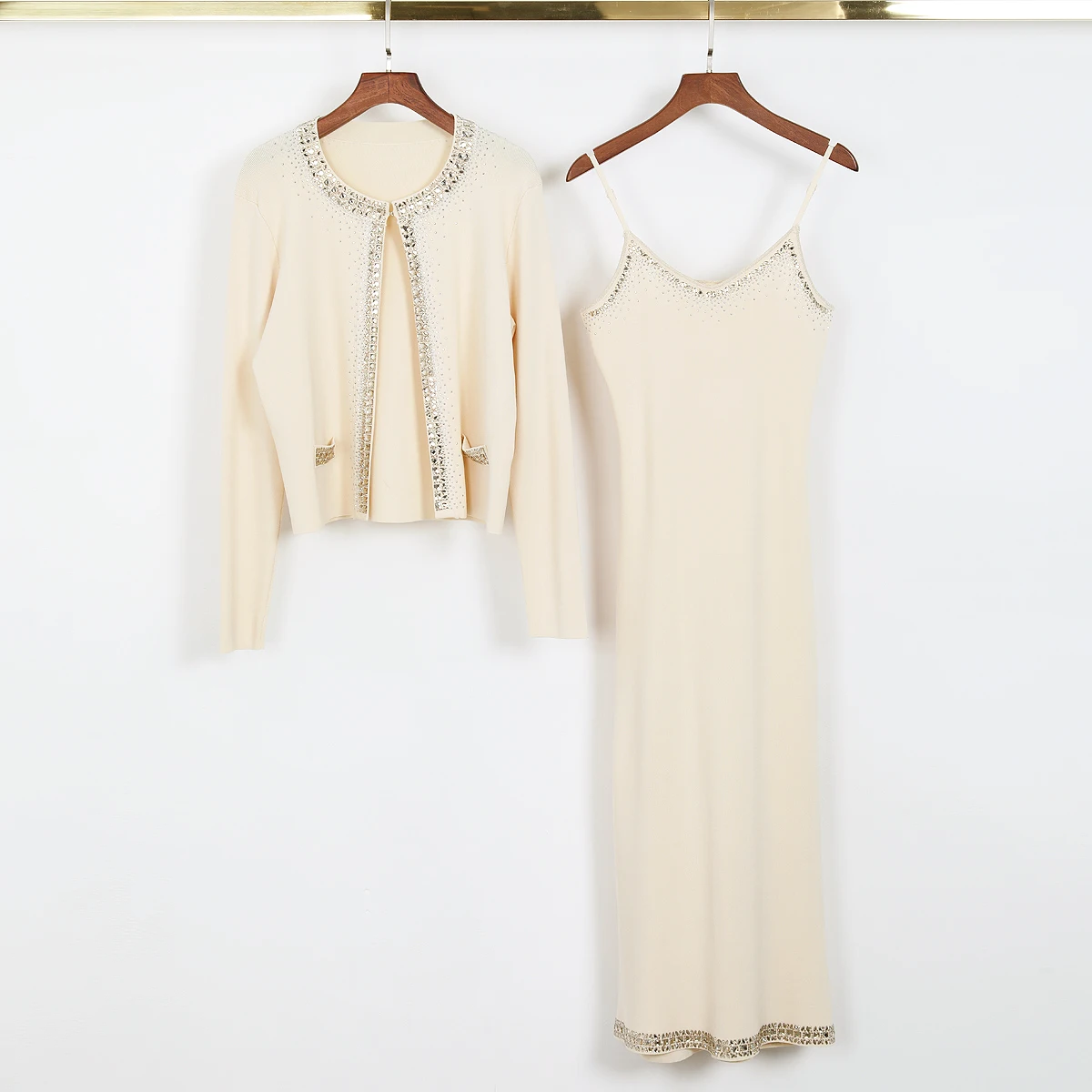 26102 High Quality Summer New Style Fashionable and Popular Hot Diamond Ladies' Long Sleeve Knitted Cardigan+Strap Women's Set
26102 High Quality Summer New Style Fashionable and Popular Hot Diamond Ladies' Long Sleeve Knitted Cardigan+Strap Women's Set