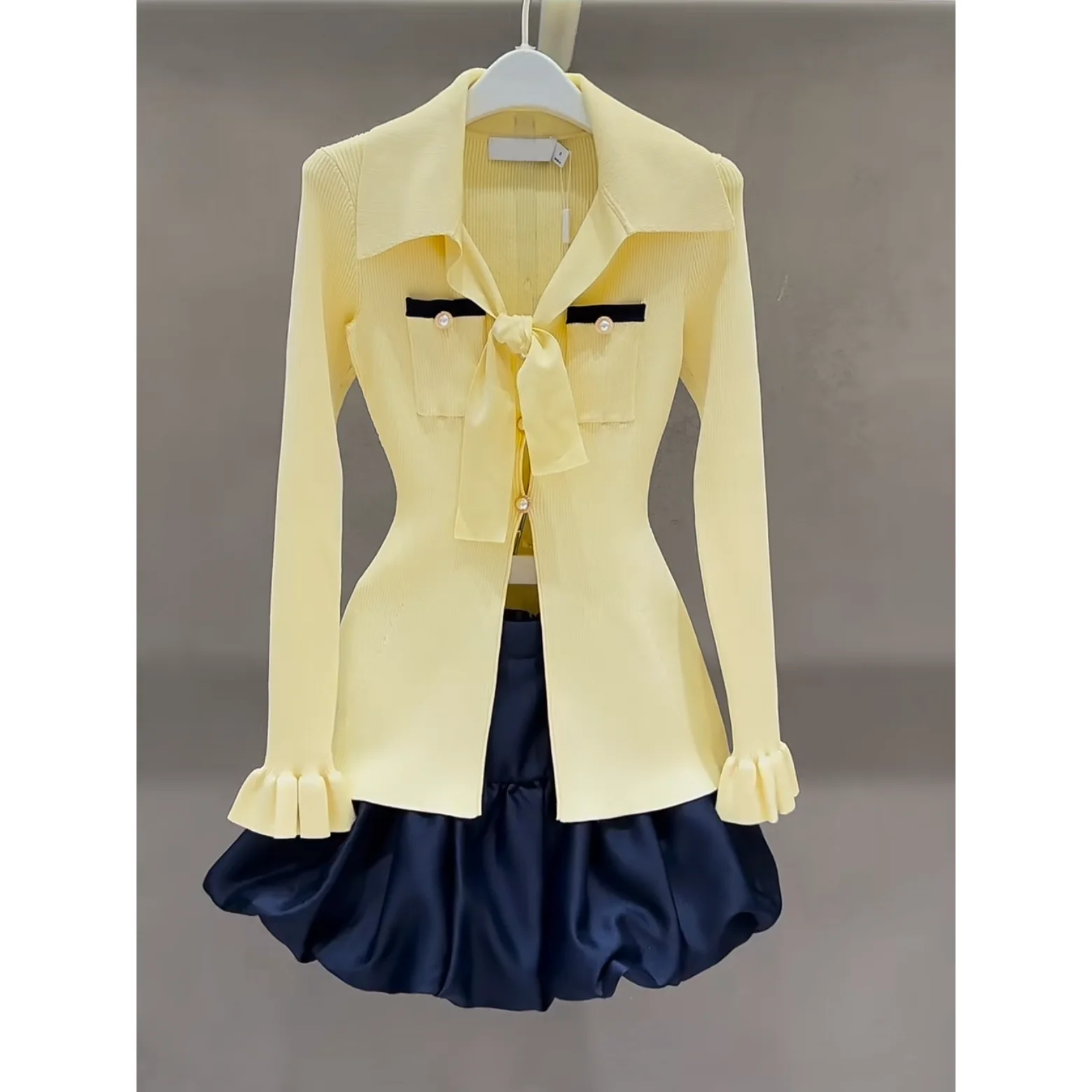 Yellow Ruffle Sleeve Knitted Sweater with Neck Bow Tie Detail Summer 2026 Women's Fashion HEIDD Brand Long Sleeve Knitwear
Yellow Ruffle Sleeve Knitted Sweater with Neck Bow Tie Detail Summer 2026 Women's Fashion HEIDD Brand Long Sleeve Knitwear
