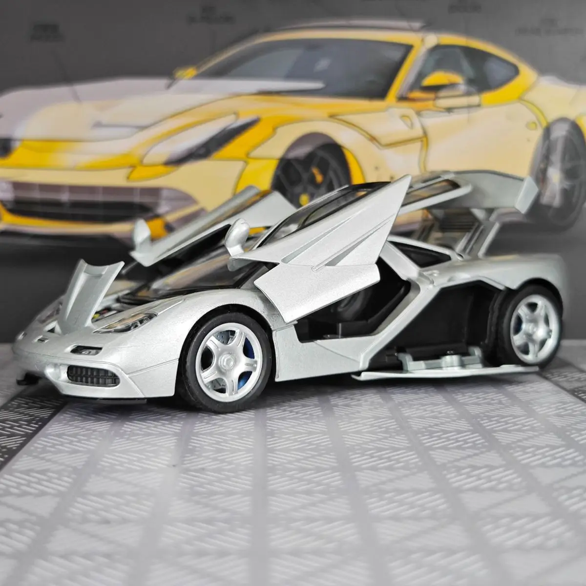 1:32 alloy supercar model car doors can be opened in many places for children's pull-back acousto-optic toys birthday gifts.
1:32 alloy supercar model car doors can be opened in many places for children's pull-back acousto-optic toys birthday gifts.