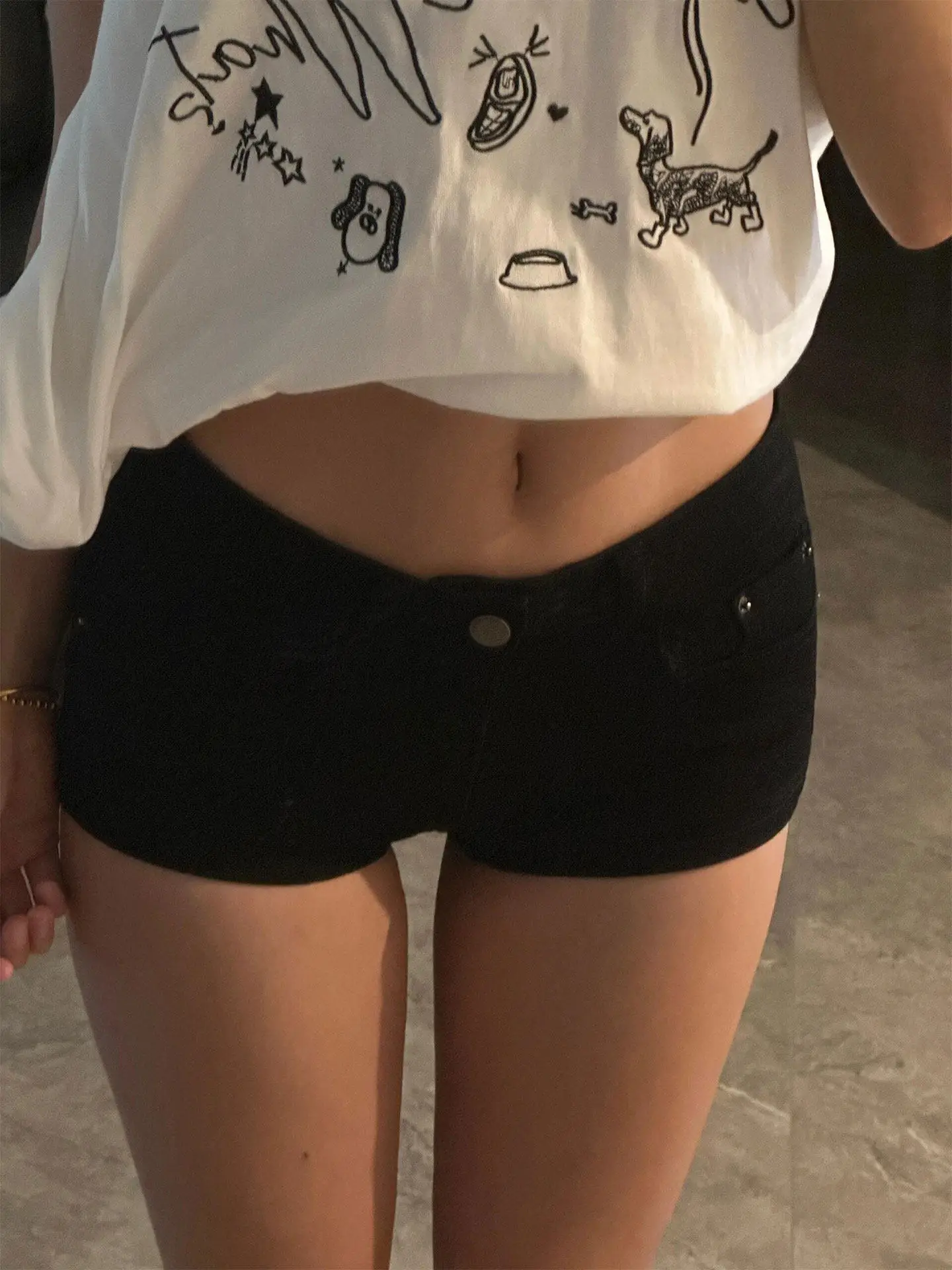 Sexy Low Waist Black Denim Shorts Women's Summer Tight Fit Butt Hugging Hot Pants Cotton Elastic Jeans Short Series
Sexy Low Waist Black Denim Shorts Women's Summer Tight Fit Butt Hugging Hot Pants Cotton Elastic Jeans Short Series