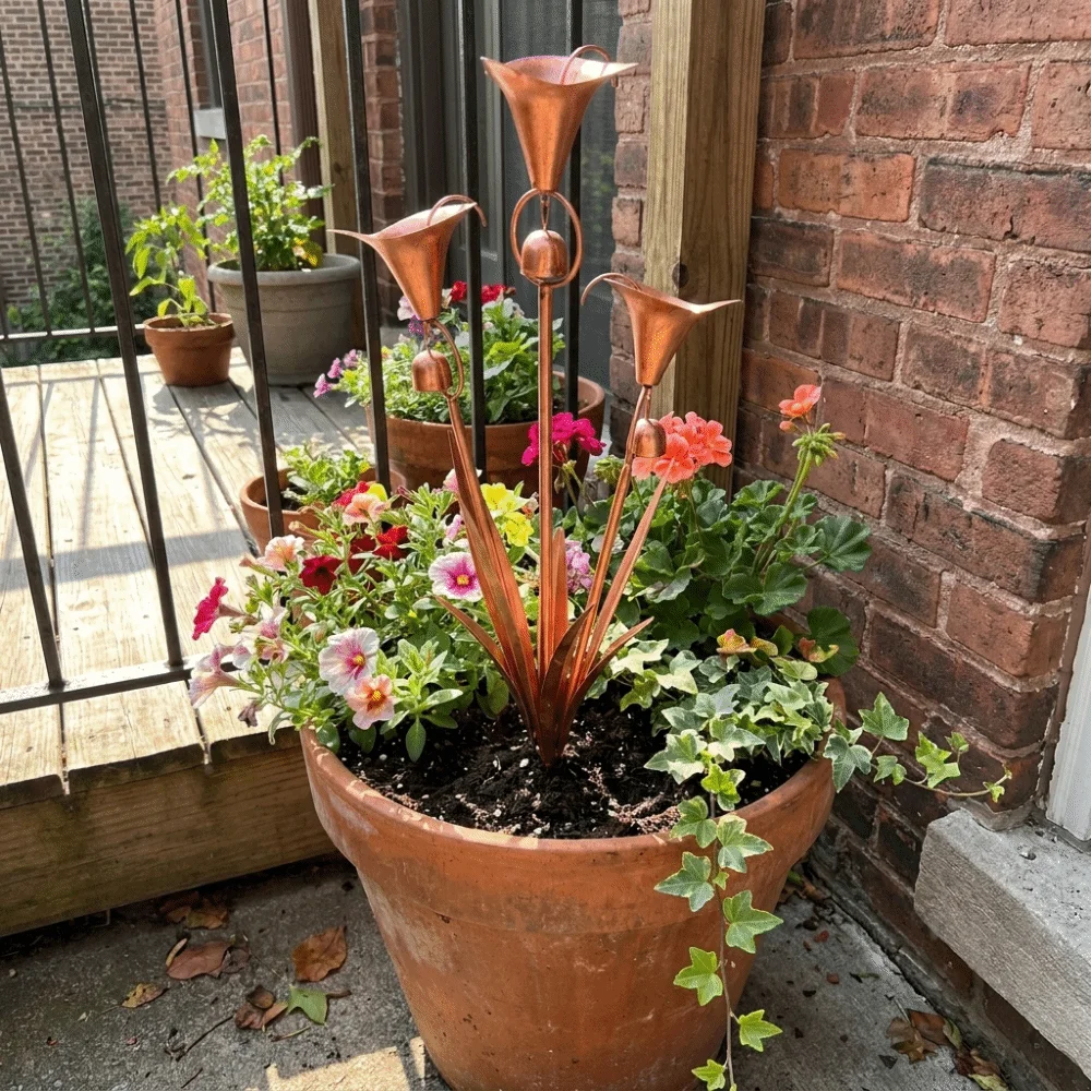 Weatherproof Metal Floral Garden Stake Handcrafted Retro Three Calla Lilies Sculpture with Bells Garden Sculpture Patio
Weatherproof Metal Floral Garden Stake Handcrafted Retro Three Calla Lilies Sculpture with Bells Garden Sculpture Patio