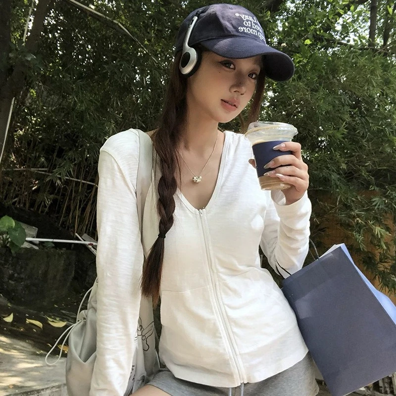 White Sports Sun Protection Jacket with Zipper for Women 2026 Summer New Style Fashion Korean Solid Color Long Sleeved Top
White Sports Sun Protection Jacket with Zipper for Women 2026 Summer New Style Fashion Korean Solid Color Long Sleeved Top