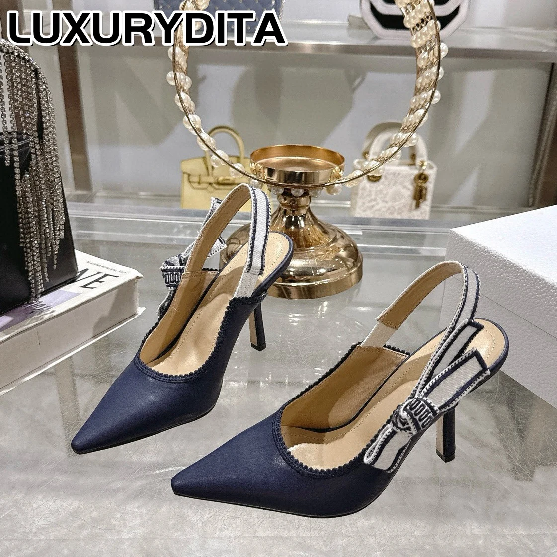 Top Quality Luxury Womens Sandal Casual Lace Flat Fashion Embroidered Muller Shoes Designer Silk Leather Soled High XYZ021
Top Quality Luxury Womens Sandal Casual Lace Flat Fashion Embroidered Muller Shoes Designer Silk Leather Soled High XYZ021