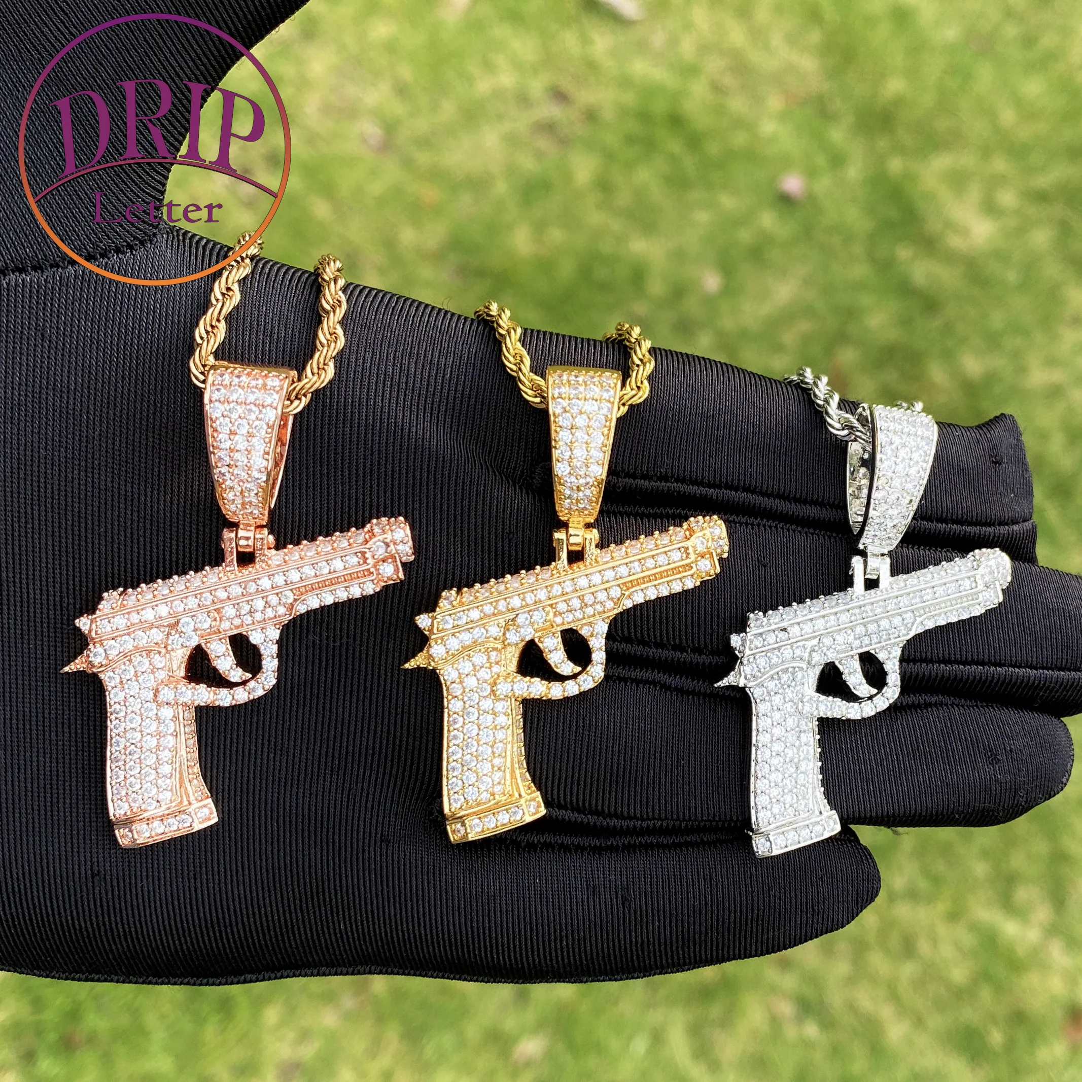 Капельное письмо Iced Out Gun ожерелье кулон для мужчин уличная культура зубец установка Шарм кубический цирконий ювелирные изделия в стиле хип-хоп
Капельное письмо Iced Out Gun ожерелье кулон для мужчин уличная культура зубец установка Шарм кубический цирконий ювелирные изделия в стиле хип-хоп