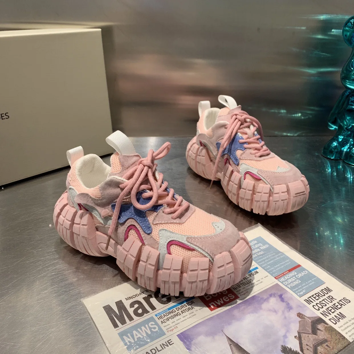 Luxury women's thick soled wear-resistant sports shoes fashionable versatile casual shoes Korean version trendy women's shoes
Luxury women's thick soled wear-resistant sports shoes fashionable versatile casual shoes Korean version trendy women's shoes