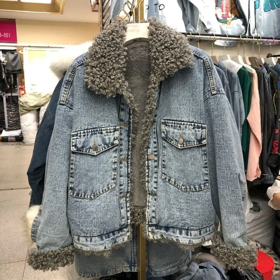 Джинсовое пальто хорошего качества, меховые плюшевые женские осенние влагоотводящие облегающие куртки с круглым вырезом, минималистичные городские социальные вельветовые куртки в стиле хип-поп
Джинсовое пальто хорошего качества, меховые плюшевые женские осенние влагоотводящие облегающие куртки с круглым вырезом, минималистичные городские социальные вельветовые куртки в стиле хип-поп