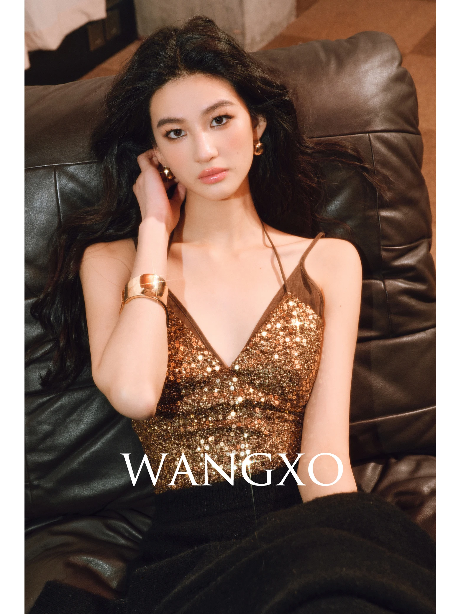 Adjustable Fake Two-Piece Sequin Copper Ammonia Silk Neck Hanging Strap Vest Women's Fashion Backless Slim Fit Short Length Top
Adjustable Fake Two-Piece Sequin Copper Ammonia Silk Neck Hanging Strap Vest Women's Fashion Backless Slim Fit Short Length Top