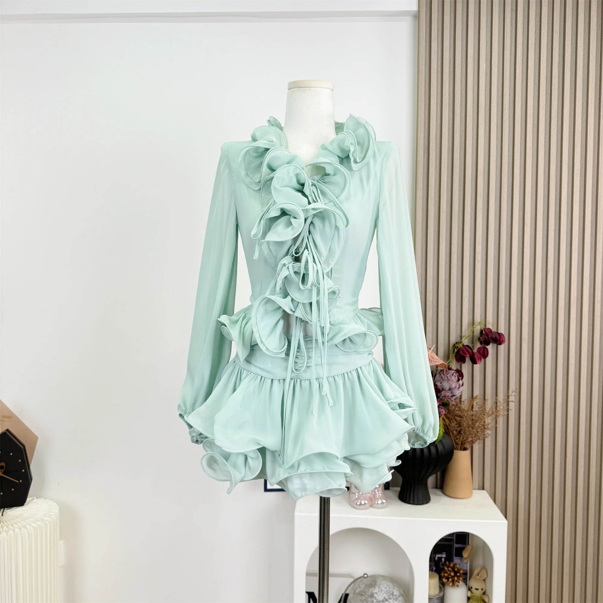 Fashion Green 2 Piece Set Women's V-neck Ruffles Lace Up Shirt High Waist Mini Cake Skirt Suit Summer New
Fashion Green 2 Piece Set Women's V-neck Ruffles Lace Up Shirt High Waist Mini Cake Skirt Suit Summer New