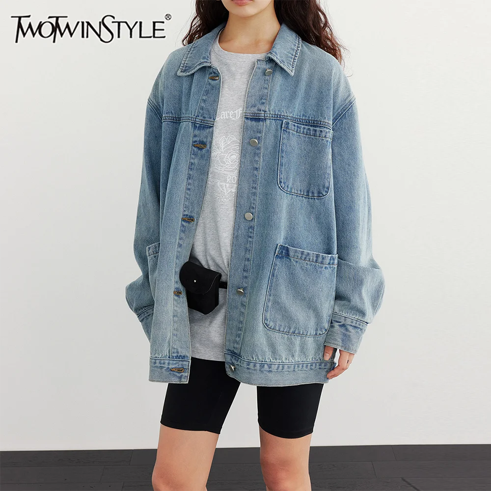 TWOTWINSTYLE Fashion Spliced Pockets Cowboy Jackets for Women Lapel Long Sleeve Patchwork Metal Buttons Casual Jacket Female New
TWOTWINSTYLE Fashion Spliced Pockets Cowboy Jackets for Women Lapel Long Sleeve Patchwork Metal Buttons Casual Jacket Female New