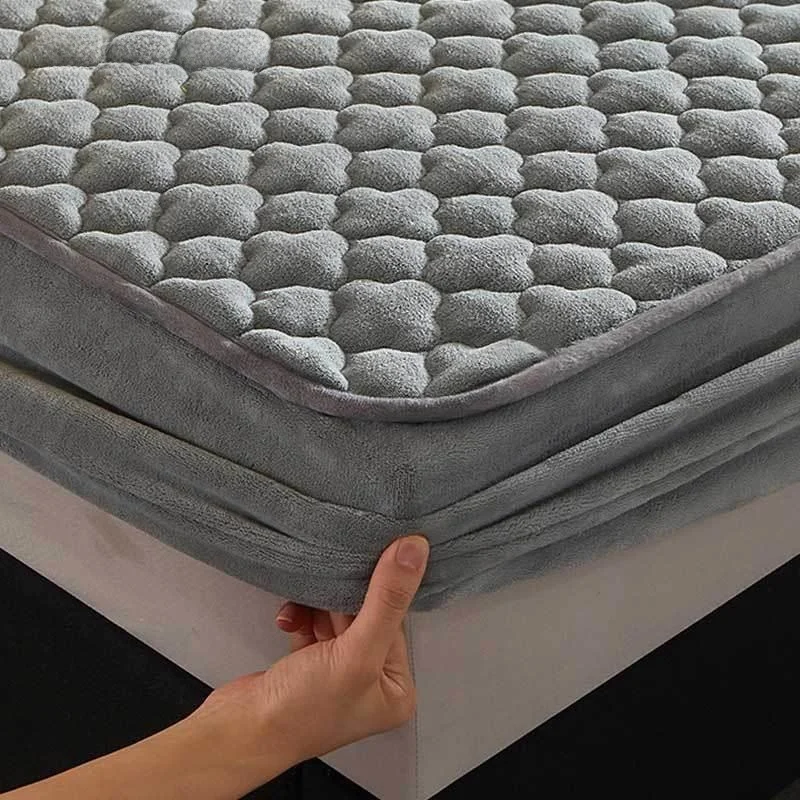 Thickened Crystal Velvet Bedding Cover Dustproof Anti-Slip Coral Fleece Quilted Bedspread Duvet Cover Single Bed Canopy Style
Thickened Crystal Velvet Bedding Cover Dustproof Anti-Slip Coral Fleece Quilted Bedspread Duvet Cover Single Bed Canopy Style