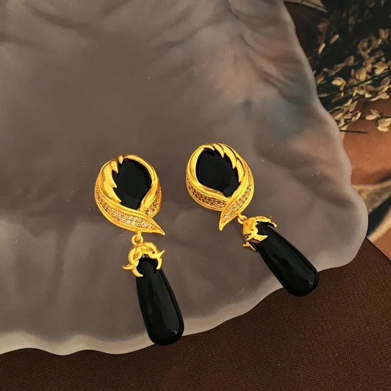 Vintage Earrings For Women 2023 Black Irregular Long Eardrop Girls Gift With Exquisite Gift Box
Vintage Earrings For Women 2023 Black Irregular Long Eardrop Girls Gift With Exquisite Gift Box