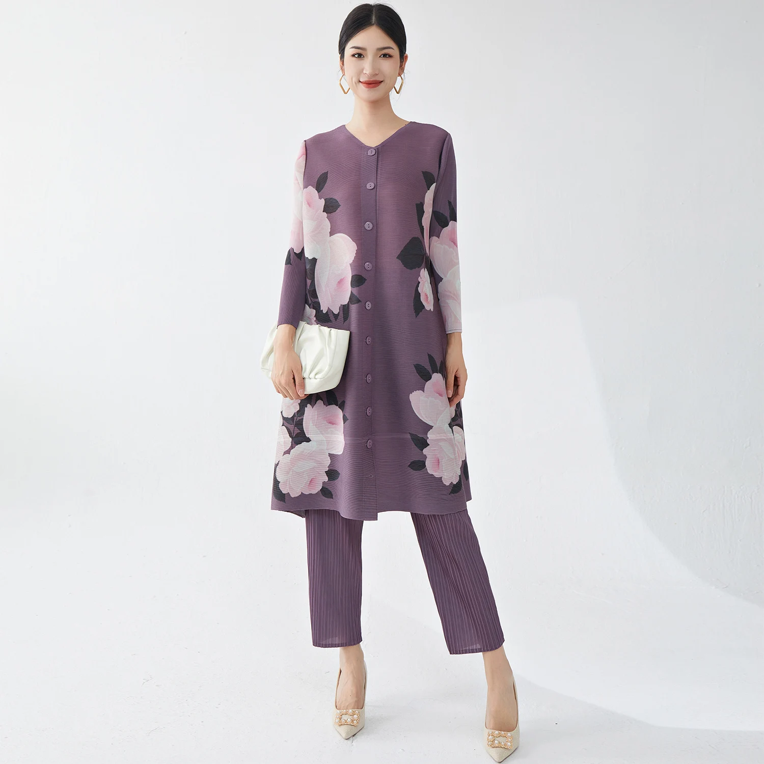 Quick Delivery Miyake 2025 Summer Casual Style Floral Printed Two-Piece Set Long Top and Pants With Pleated Two-Piece Set
Quick Delivery Miyake 2025 Summer Casual Style Floral Printed Two-Piece Set Long Top and Pants With Pleated Two-Piece Set