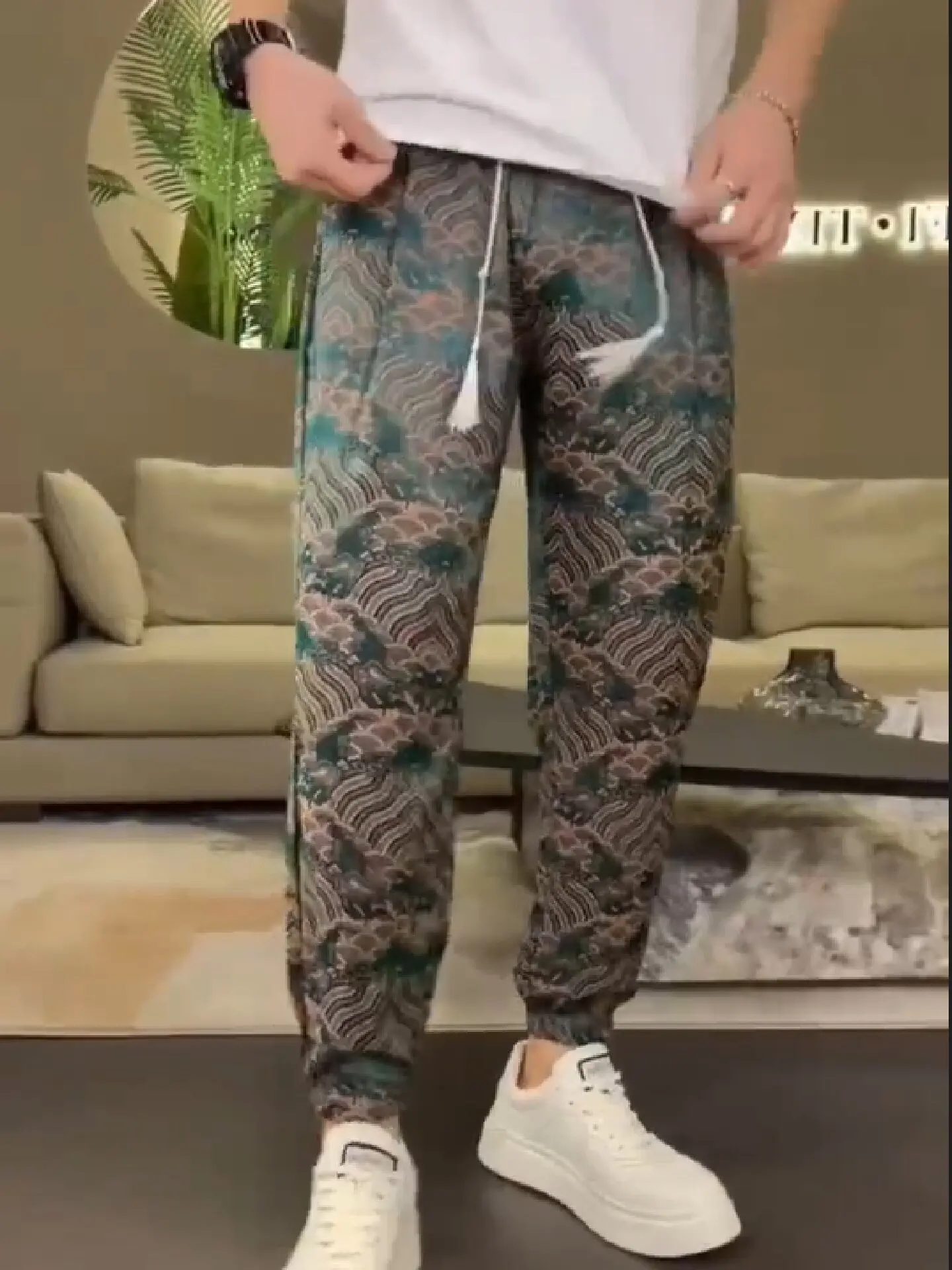 Легкие свободные прямые повседневные брюки с цветочным принтом для мужчин, летние эластичные длинные брюки с принтом в национальном стиле Personali Faion Match...
Легкие свободные прямые повседневные брюки с цветочным принтом для мужчин, летние эластичные длинные брюки с принтом в национальном стиле Personali Faion Match...