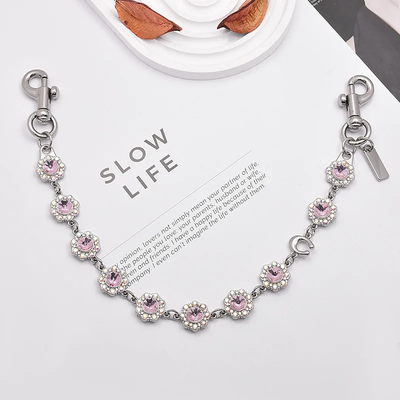 Новая женская сумка 3PS: портативная, модная, с цепочкой-подвеской, инкрустированная стразами, аксессуар для багажа
Новая женская сумка 3PS: портативная, модная, с цепочкой-подвеской, инкрустированная стразами, аксессуар для багажа