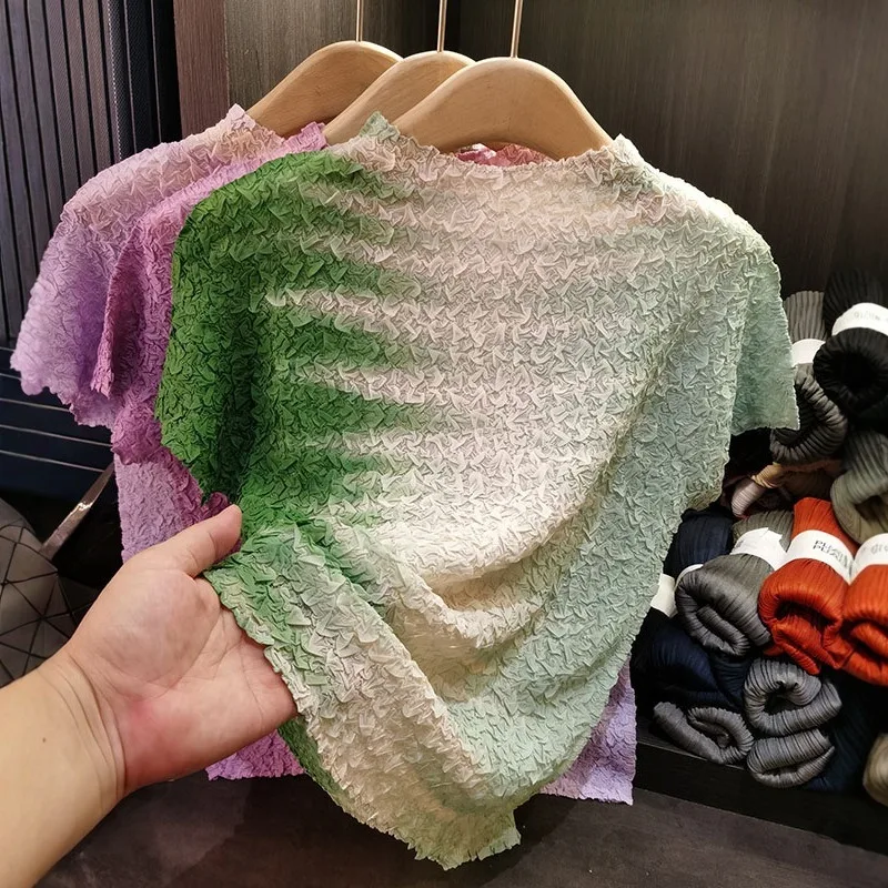 Miyake плиссированная футболка с градиентным принтом, красочная новая складная тонкая футболка с короткими рукавами и вышивкой тай-дай, женские плиссированные топы
Miyake плиссированная футболка с градиентным принтом, красочная новая складная тонкая футболка с короткими рукавами и вышивкой тай-дай, женские плиссированные топы