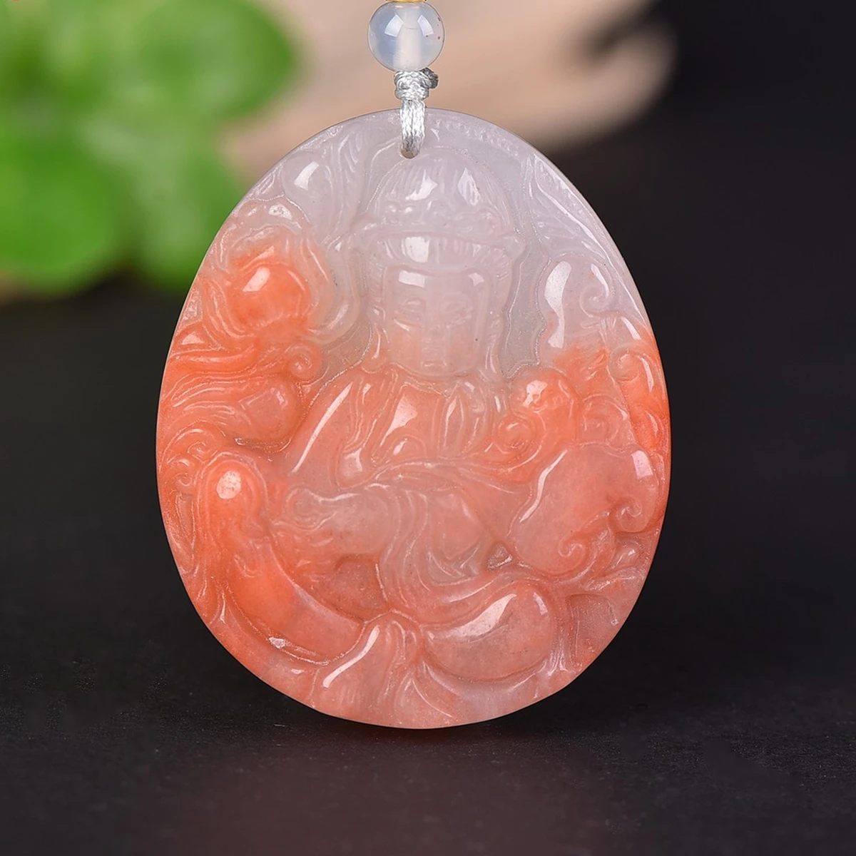 The exquisite peach blossom jade Guanyin Bodhisattva pendant symbolizes good luck and happiness, as well as the religious belief
The exquisite peach blossom jade Guanyin Bodhisattva pendant symbolizes good luck and happiness, as well as the religious belief