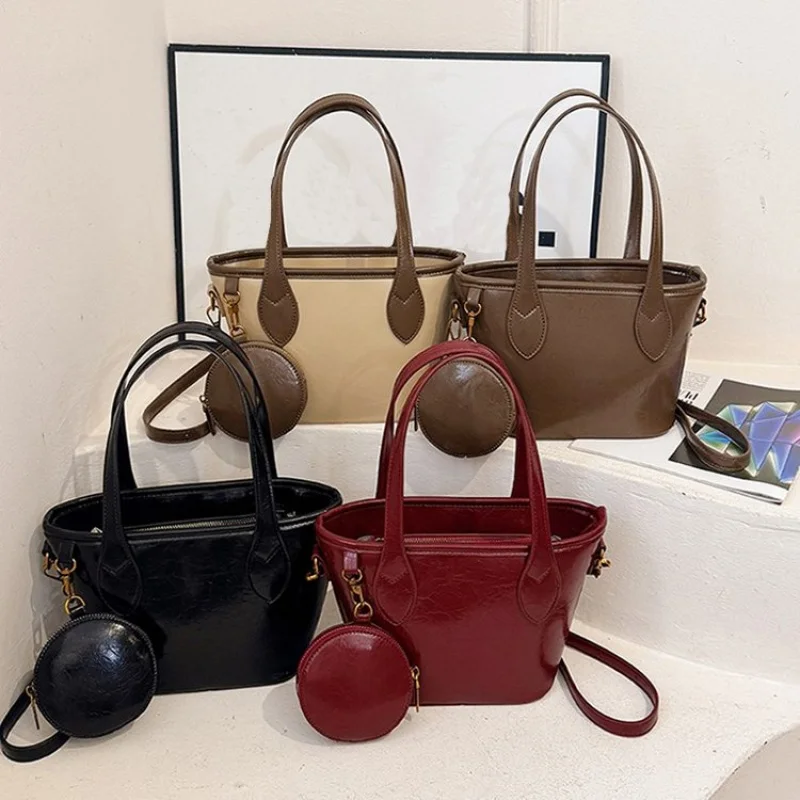 Женская элегантная кожаная сумка через плечо с простым винтажным стилем и эстетикой парижского дизайнера для ежедневного использования
Женская элегантная кожаная сумка через плечо с простым винтажным стилем и эстетикой парижского дизайнера для ежедневного использования 