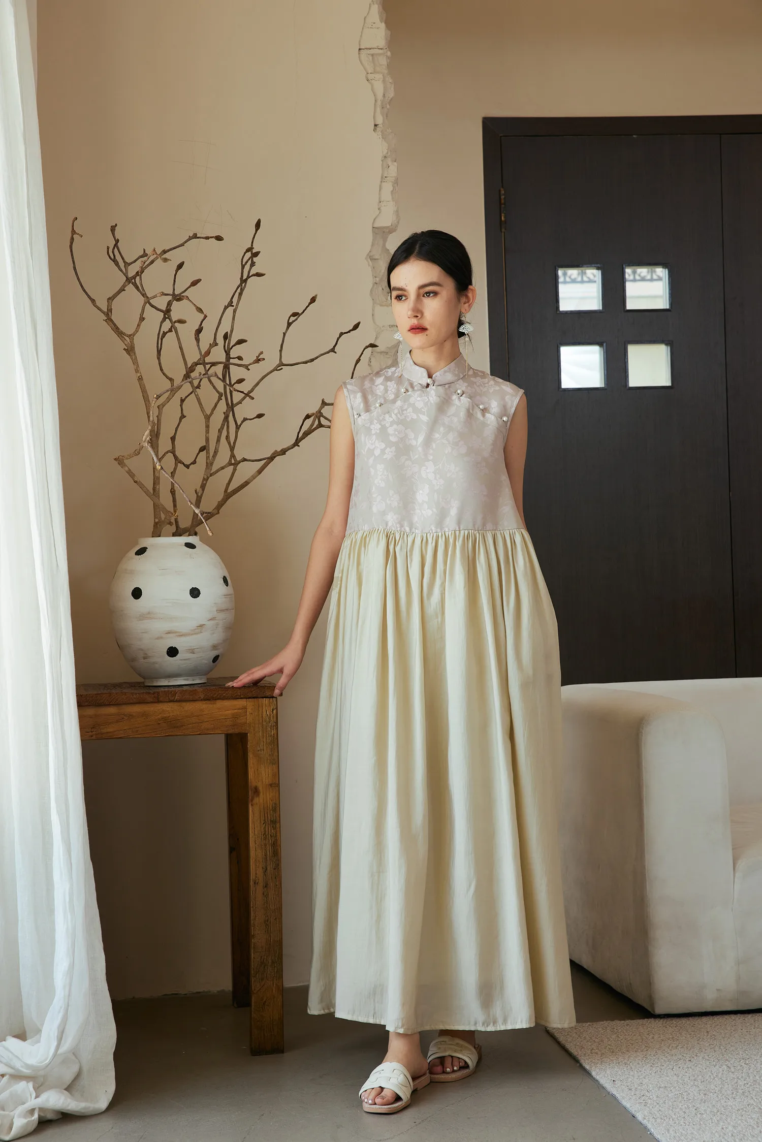 Женское этническое художественное платье-ципао Taoran с цветочным узором, длинное, повседневное, для молодых девушек, в национальном стиле, улучшенная модель, цельное платье
Женское этническое художественное платье-ципао Taoran с цветочным узором, длинное, повседневное, для молодых девушек, в национальном стиле, улучшенная модель, цельное платье