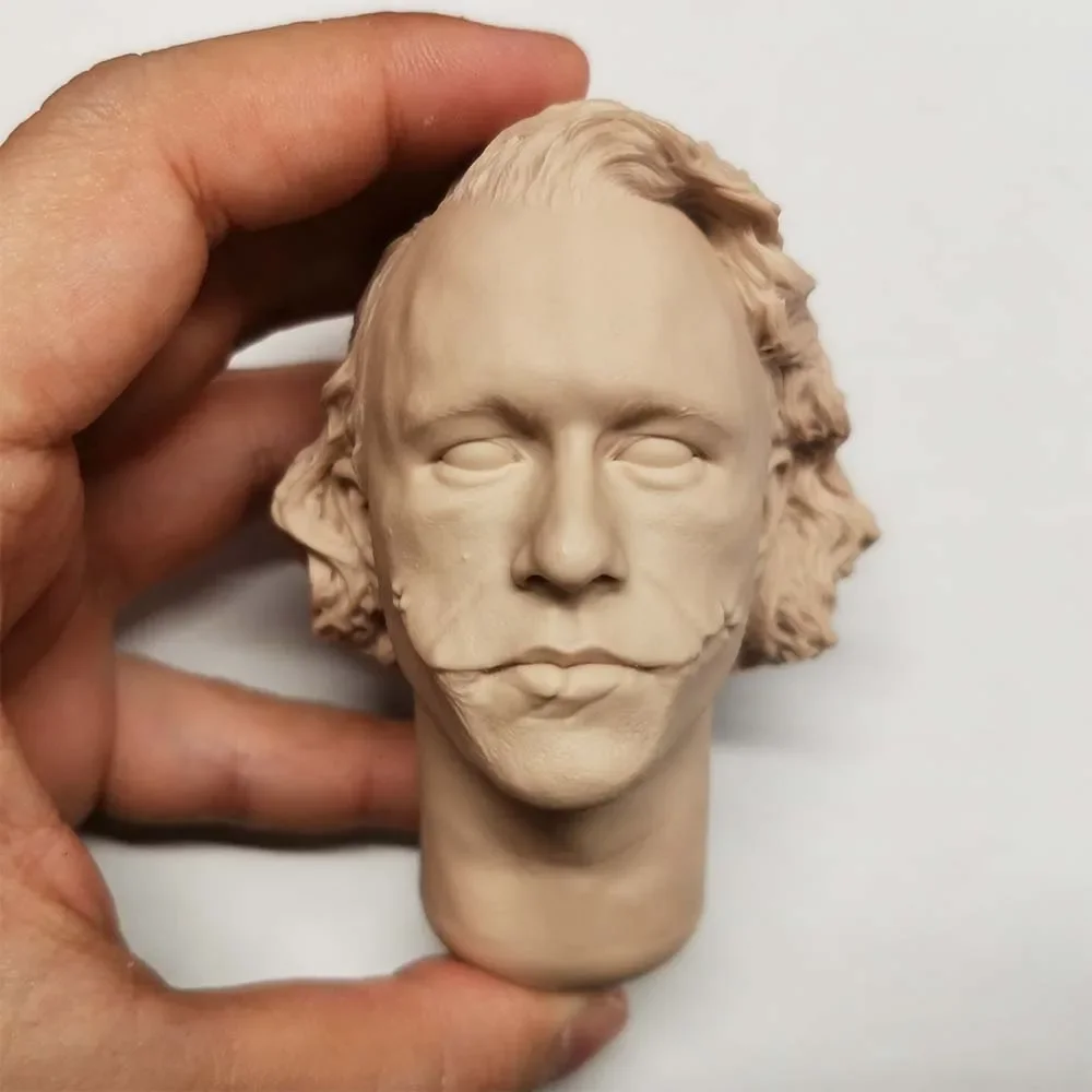 1/4 die-cast resin model assembly kit Heath Ledger head carving model toys (55 mm) unpainted free shipping
1/4 die-cast resin model assembly kit Heath Ledger head carving model toys (55 mm) unpainted free shipping