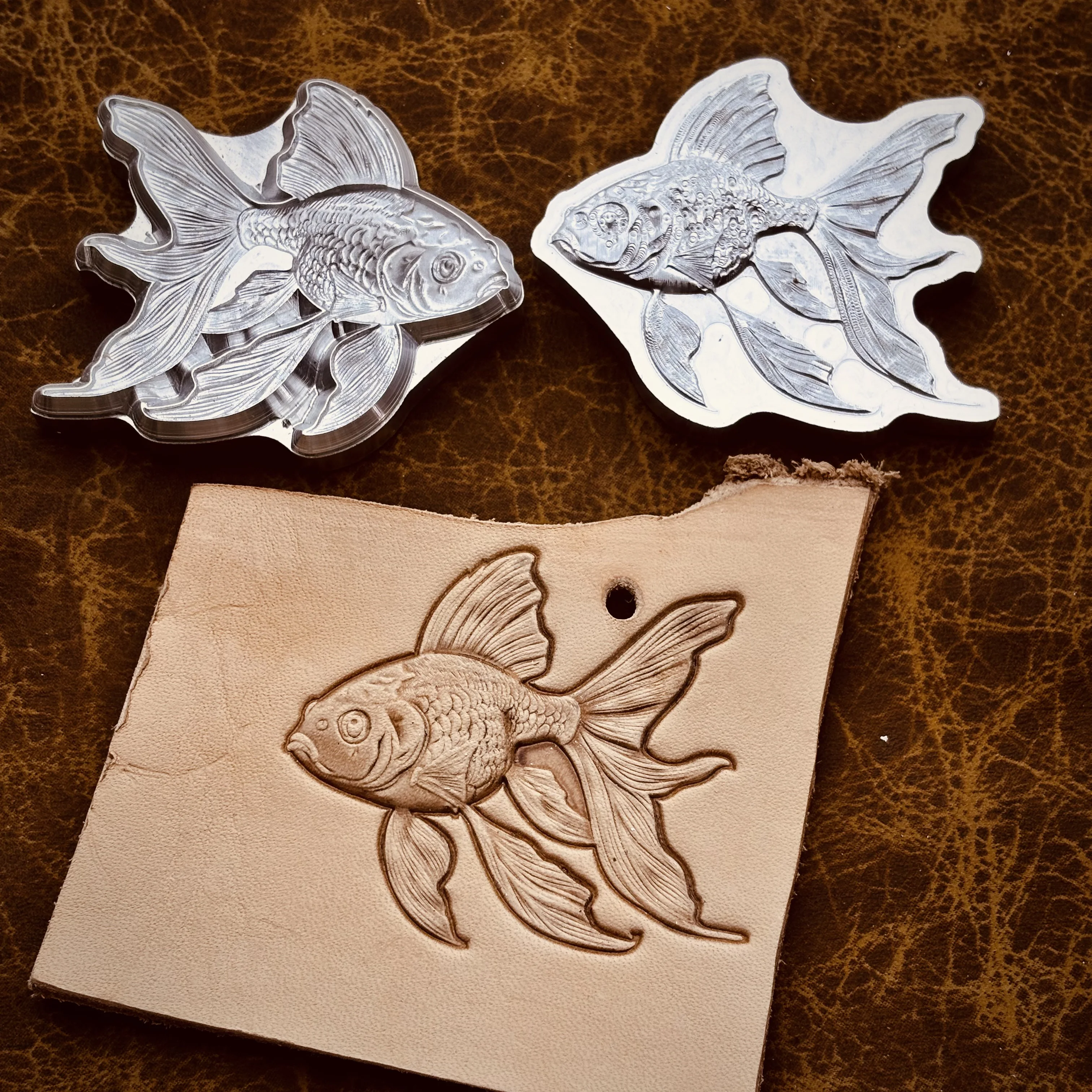 3D Fish Logo Leather Embossing Mold Leathercraft Stamps Carving Shaping Stamper Aluminum Alloy Metal Stamps
3D Fish Logo Leather Embossing Mold Leathercraft Stamps Carving Shaping Stamper Aluminum Alloy Metal Stamps