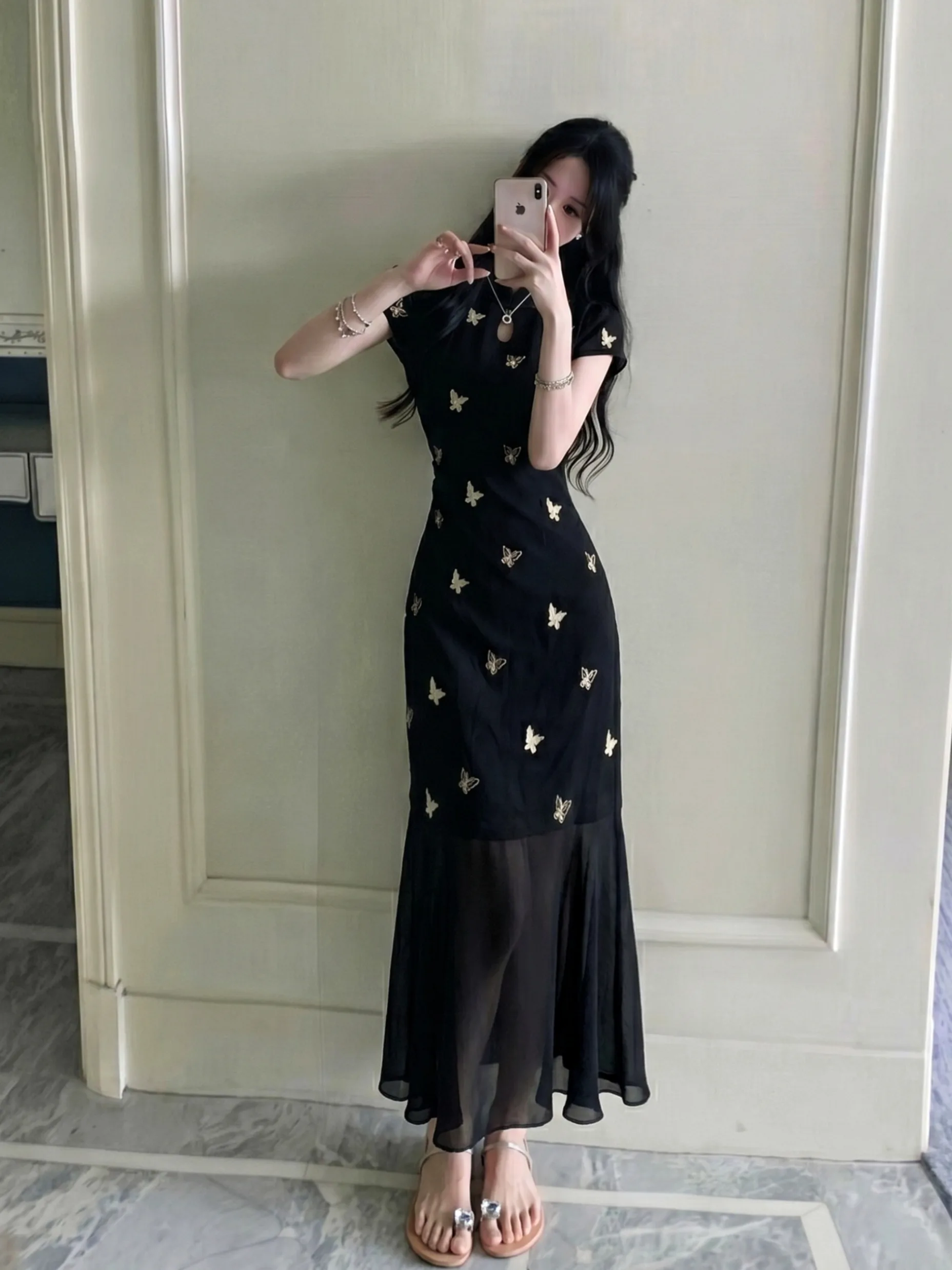 Elegant plus Size Summer Dress with Embroidery Design Loose Fit Waist Cinching Slimming Effect Women's Clothing
Elegant plus Size Summer Dress with Embroidery Design Loose Fit Waist Cinching Slimming Effect Women's Clothing