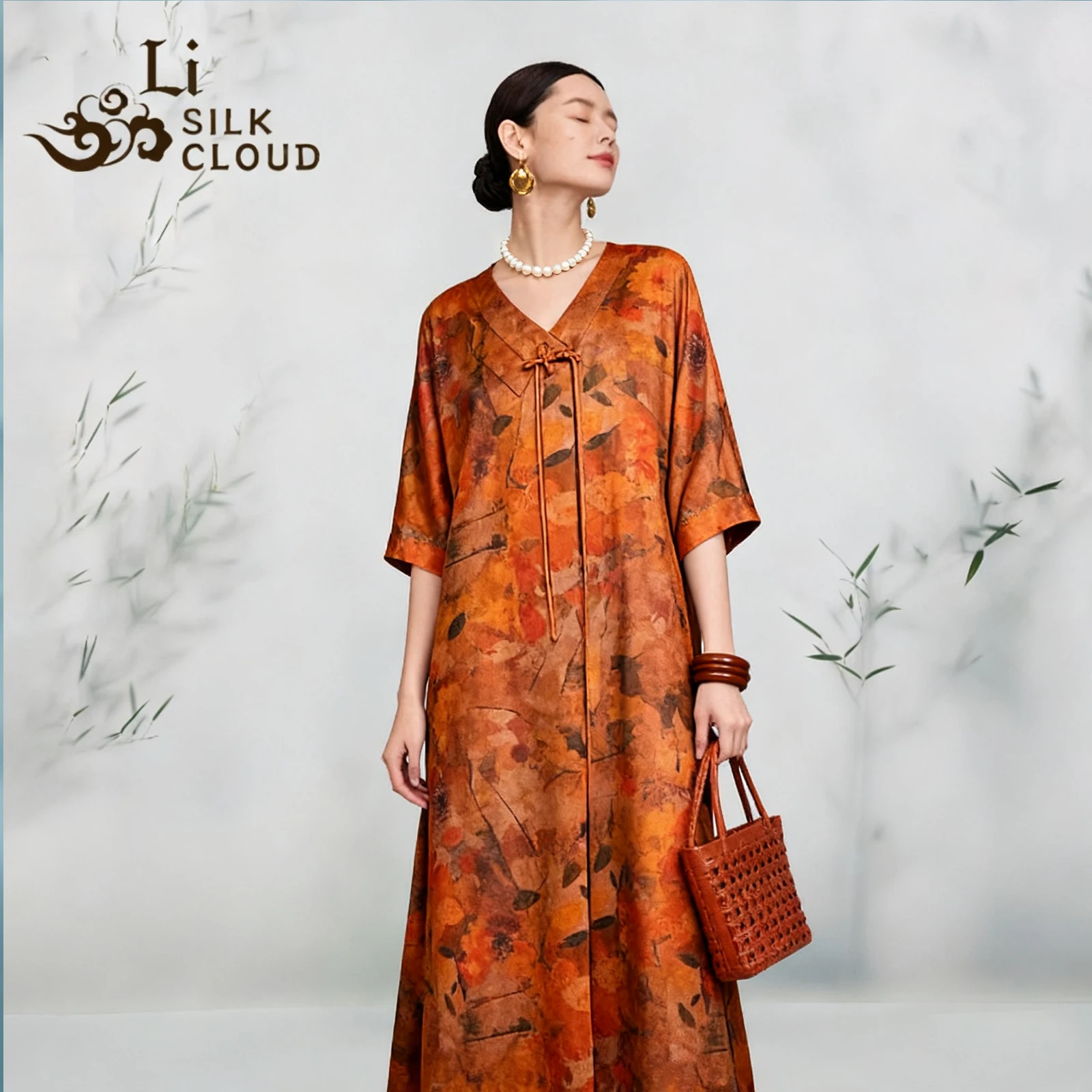 Платье LI SILK CLOUD xiangyunsha — легкое, дышащее, мягкое, приятное для кожи, элегантное, Гуандун, черный жемчуг, Гуандунский марш
Платье LI SILK CLOUD xiangyunsha — легкое, дышащее, мягкое, приятное для кожи, элегантное, Гуандун, черный жемчуг, Гуандунский марш