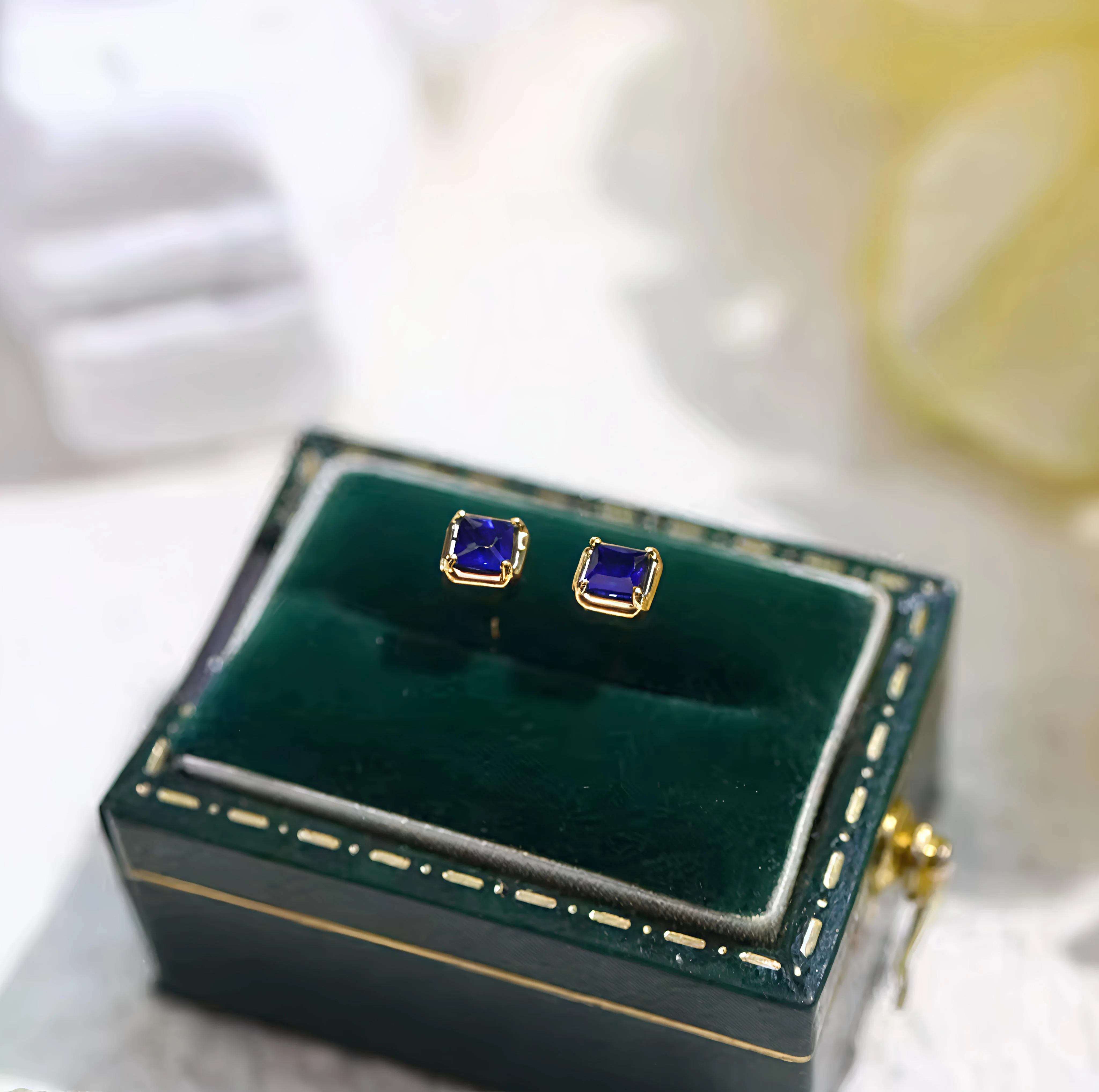 18K Solid Real Gold Genuine Blue Sapphire Ear Stud Timeless Bezel Set Cushion Sapphire Simple Earring For Women Men High Jewelry
18K Solid Real Gold Genuine Blue Sapphire Ear Stud Timeless Bezel Set Cushion Sapphire Simple Earring For Women Men High Jewelry