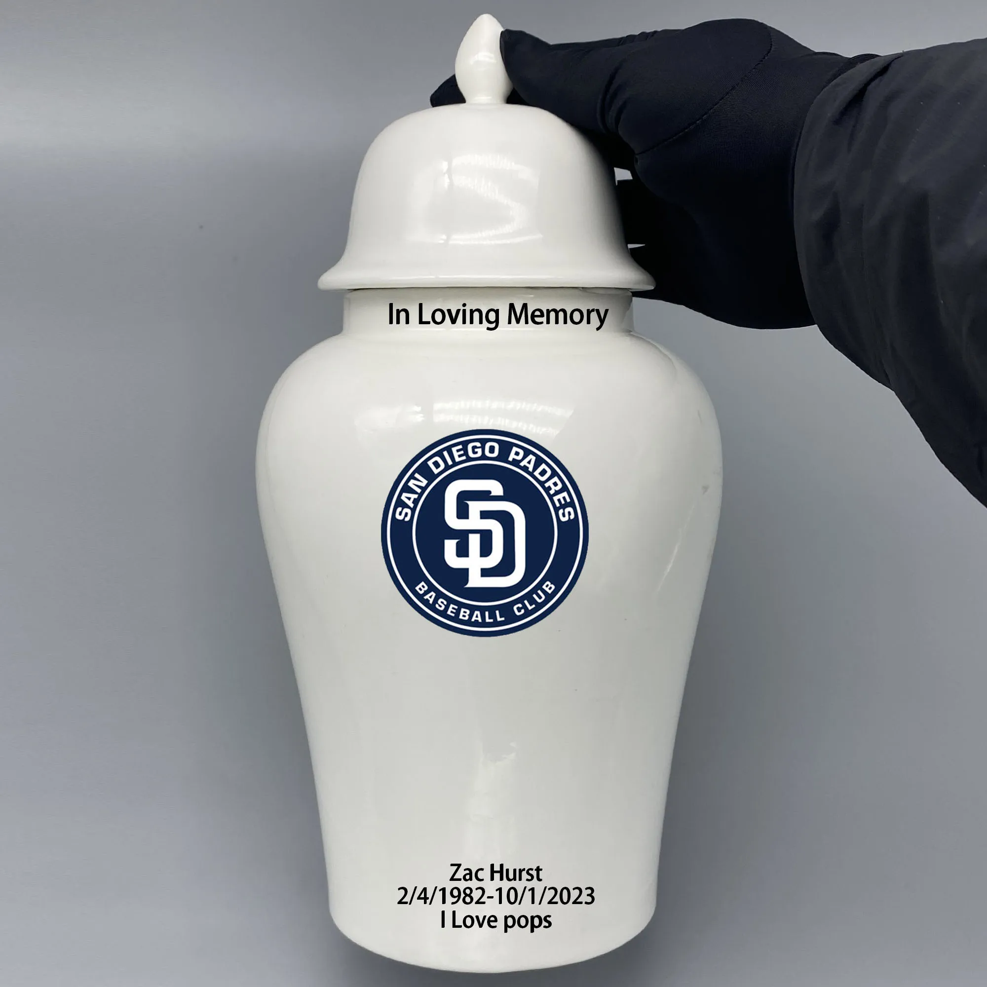 Large Urn for San Diego Padres-themed Logo Custom Urn.Send me the name/date you want to appear on the urn by Remarks Message.
Large Urn for San Diego Padres-themed Logo Custom Urn.Send me the name/date you want to appear on the urn by Remarks Message.