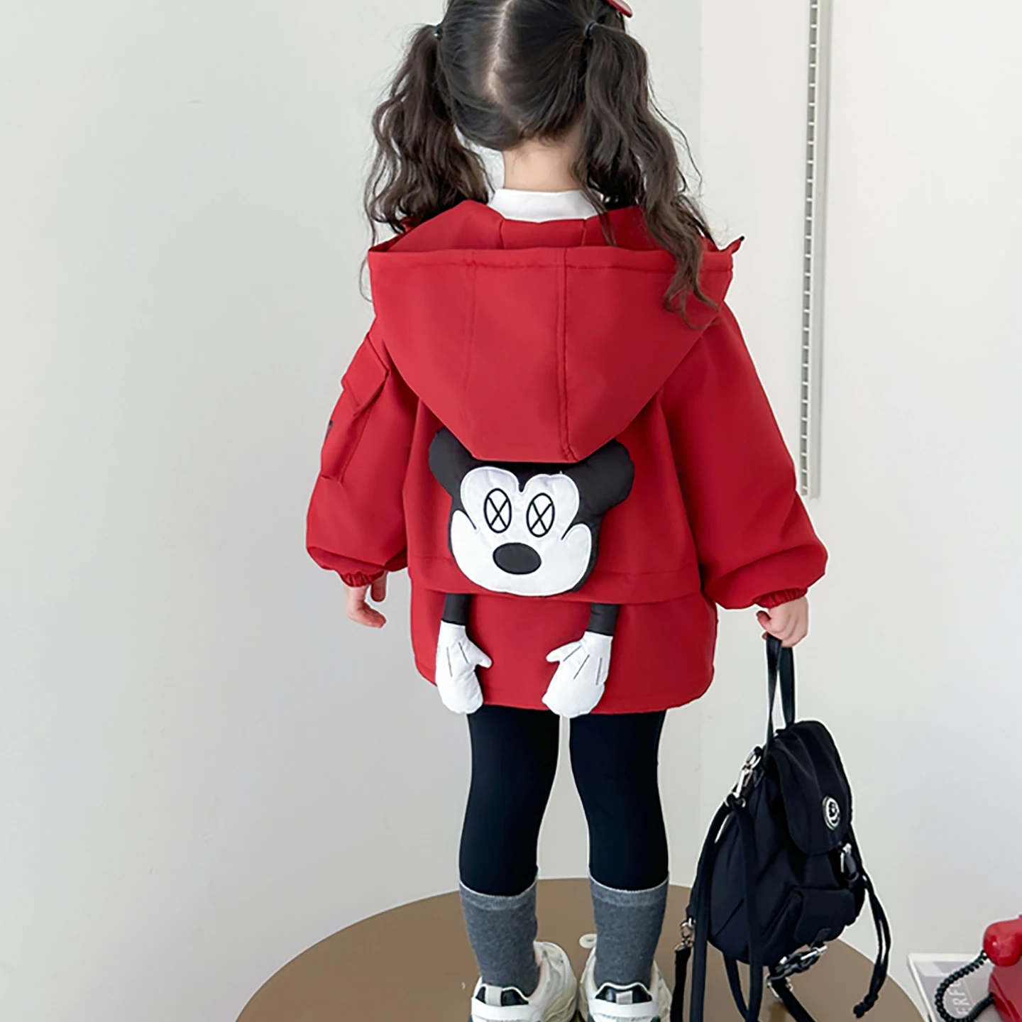 Girls' Velvet Hooded Coat Autumn New Children's Red Thickened Stormtrooper Jacket Boys Mickey Decorative Windproof Coat
Girls' Velvet Hooded Coat Autumn New Children's Red Thickened Stormtrooper Jacket Boys Mickey Decorative Windproof Coat