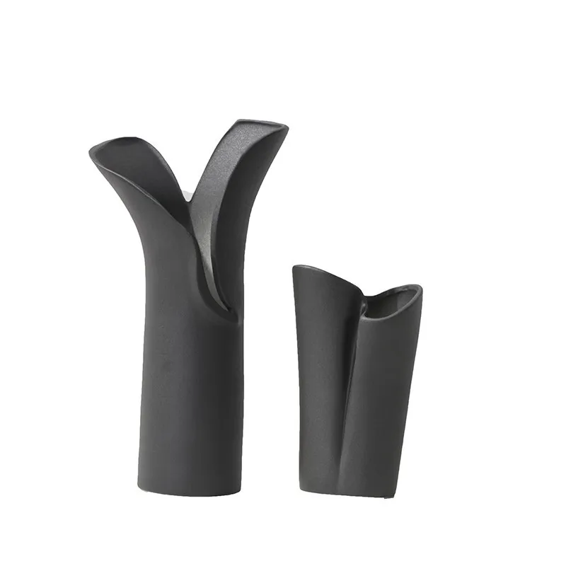 PYH modern simple ceramic special-shaped creative vase ornament model room desktop soft decoration jewelry
PYH modern simple ceramic special-shaped creative vase ornament model room desktop soft decoration jewelry