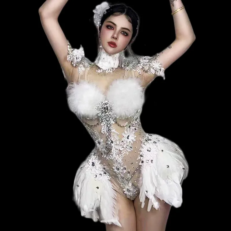 Sexy Transparent White Feather Crystal Bodysuit Women Gogo Dancer Performance Clothes Nightclub Party Show Drag Queen Costume
Sexy Transparent White Feather Crystal Bodysuit Women Gogo Dancer Performance Clothes Nightclub Party Show Drag Queen Costume