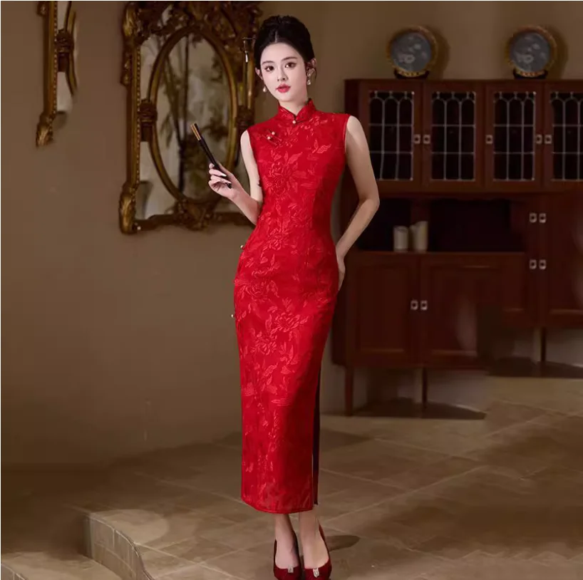Summer sleeveless red lace cheongsam engagement dress
Summer sleeveless red lace cheongsam engagement dress