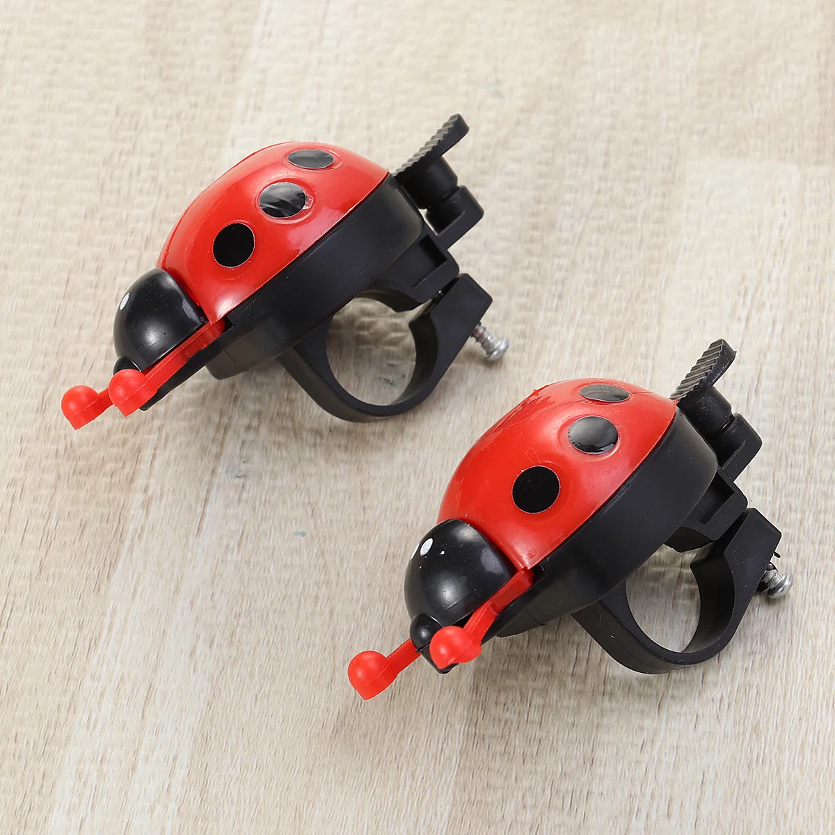 2Pcs Bike Ladybug Bells Kids Cycling Handlebar Ring Sound Horn Alert Durable Cute Beetle Pattern Easy Install for Children
2Pcs Bike Ladybug Bells Kids Cycling Handlebar Ring Sound Horn Alert Durable Cute Beetle Pattern Easy Install for Children