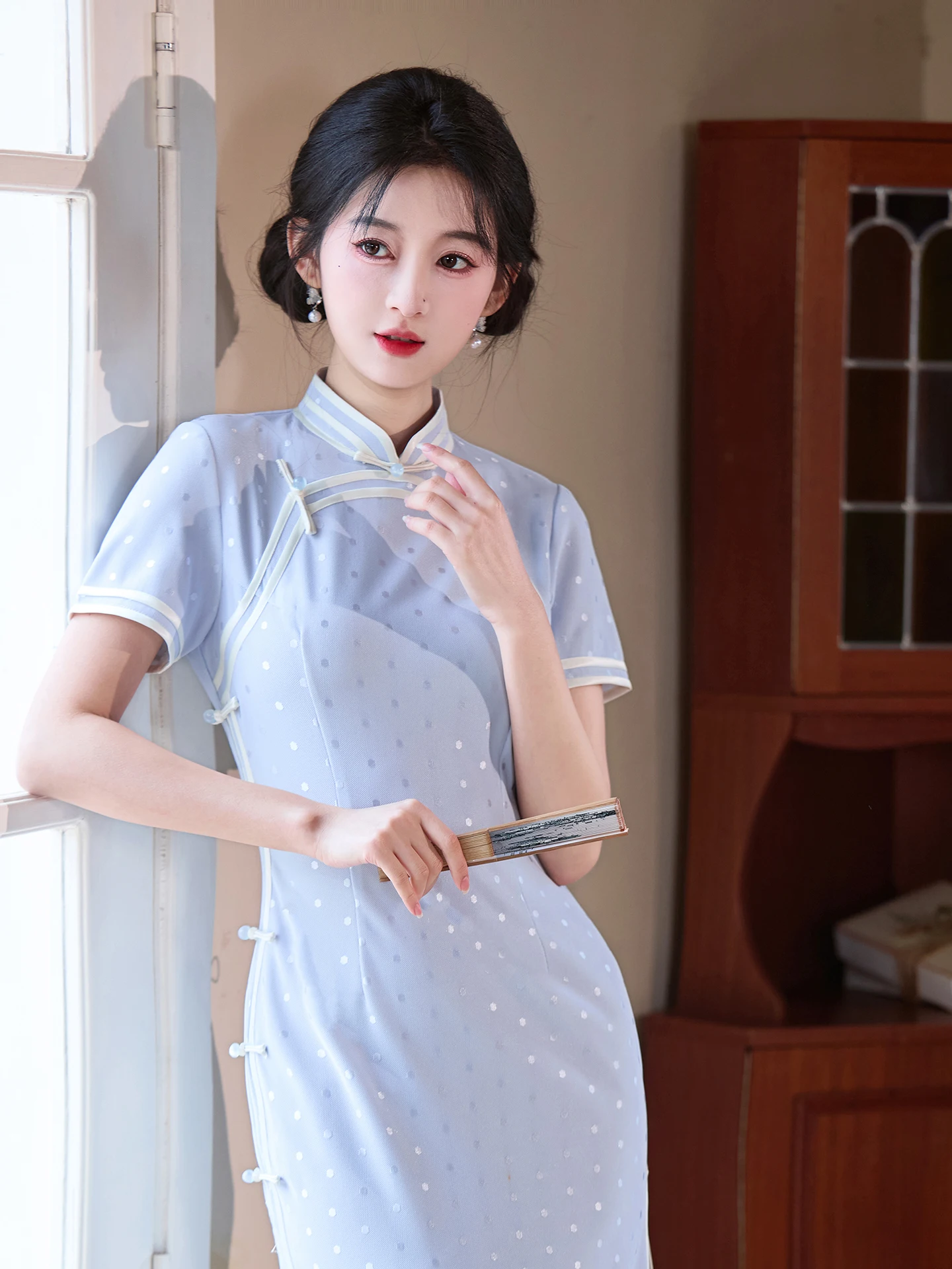 Blue Young Style Slimming Revised Daily Elegance Dress Short Sleeve Long Qipao Young Model Breathable Polyester
Blue Young Style Slimming Revised Daily Elegance Dress Short Sleeve Long Qipao Young Model Breathable Polyester