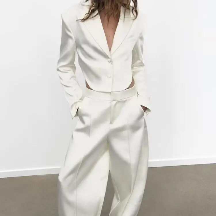 Summer New Fashion Simple Temperament Wind Lapel Halter Short Blazer Women's High-end Trousers
Summer New Fashion Simple Temperament Wind Lapel Halter Short Blazer Women's High-end Trousers