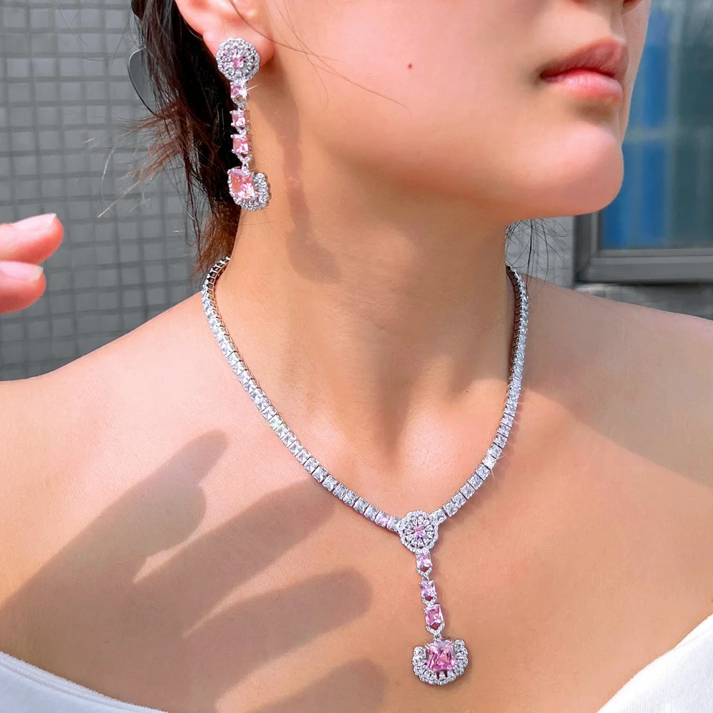 Свадебный комплект украшений Pera Pink Square Zirconia - длинное ожерелье с подвеской в виде цветка и подходящими серьгами для невест J539
Свадебный комплект украшений Pera Pink Square Zirconia - длинное ожерелье с подвеской в виде цветка и подходящими серьгами для невест J539