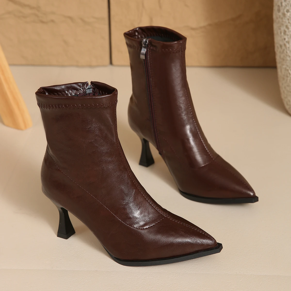 2026 Fashion Women's Pointed Toe High Heel Low-Cut Leather Ankle Boots with Side Zipper for Work
2026 Fashion Women's Pointed Toe High Heel Low-Cut Leather Ankle Boots with Side Zipper for Work