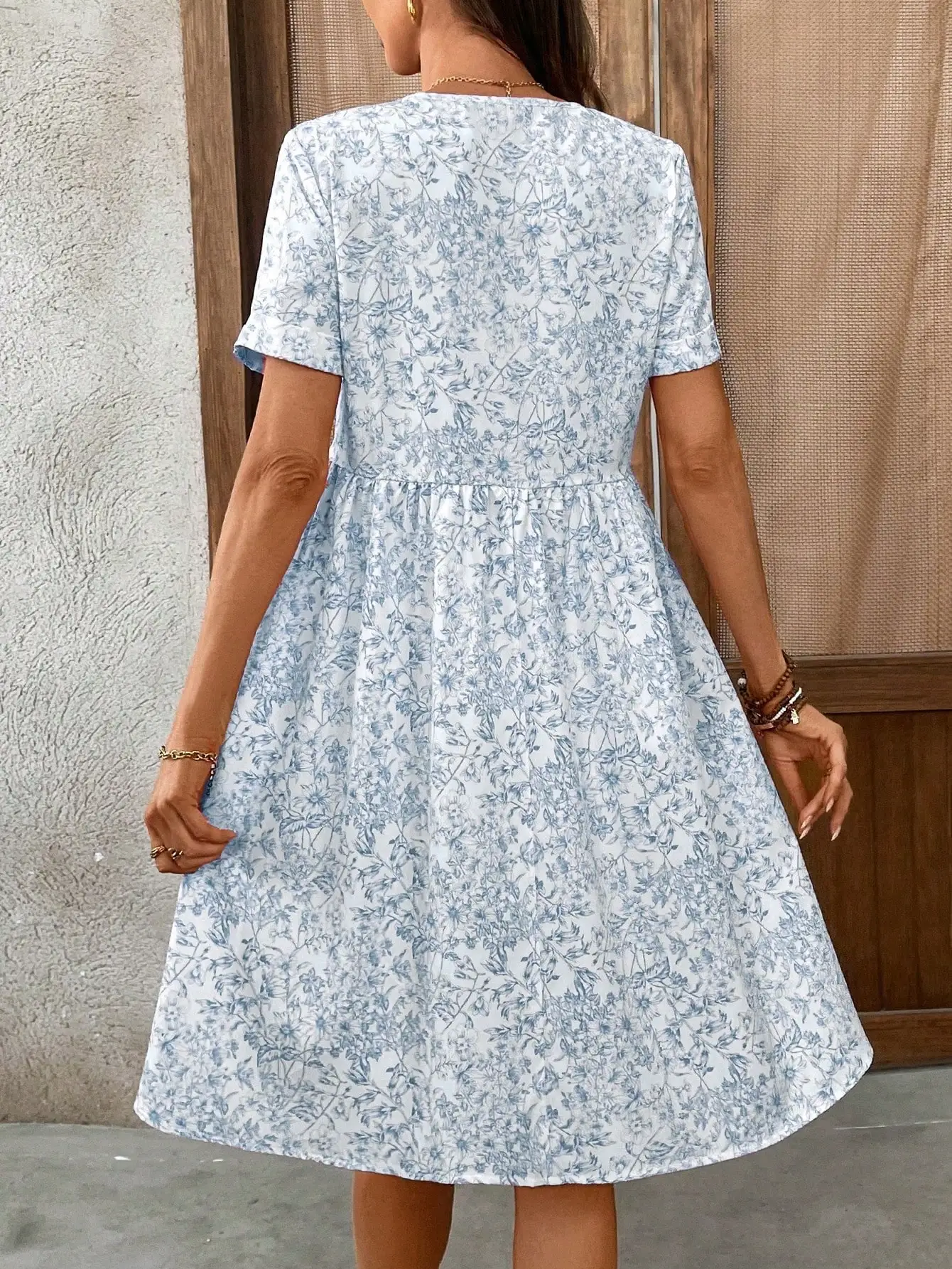 Women's Summer Floral Print V-Neck Cuffed Sleeve High Waist A-Line Dress
Women's Summer Floral Print V-Neck Cuffed Sleeve High Waist A-Line Dress