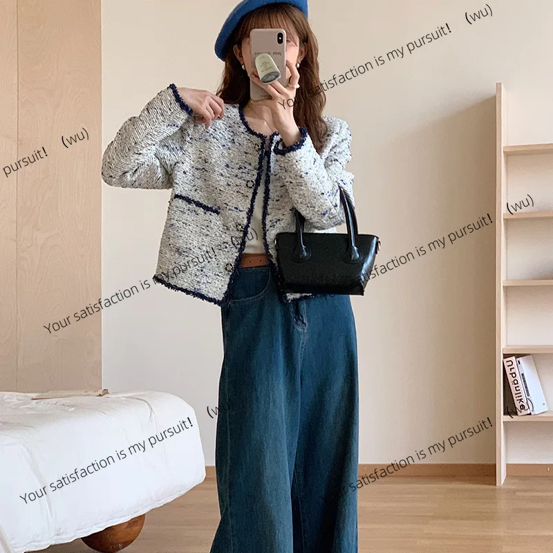 Early autumn Xiaoxiang coat women's two-color woven camellia loose temperament top
Early autumn Xiaoxiang coat women's two-color woven camellia loose temperament top