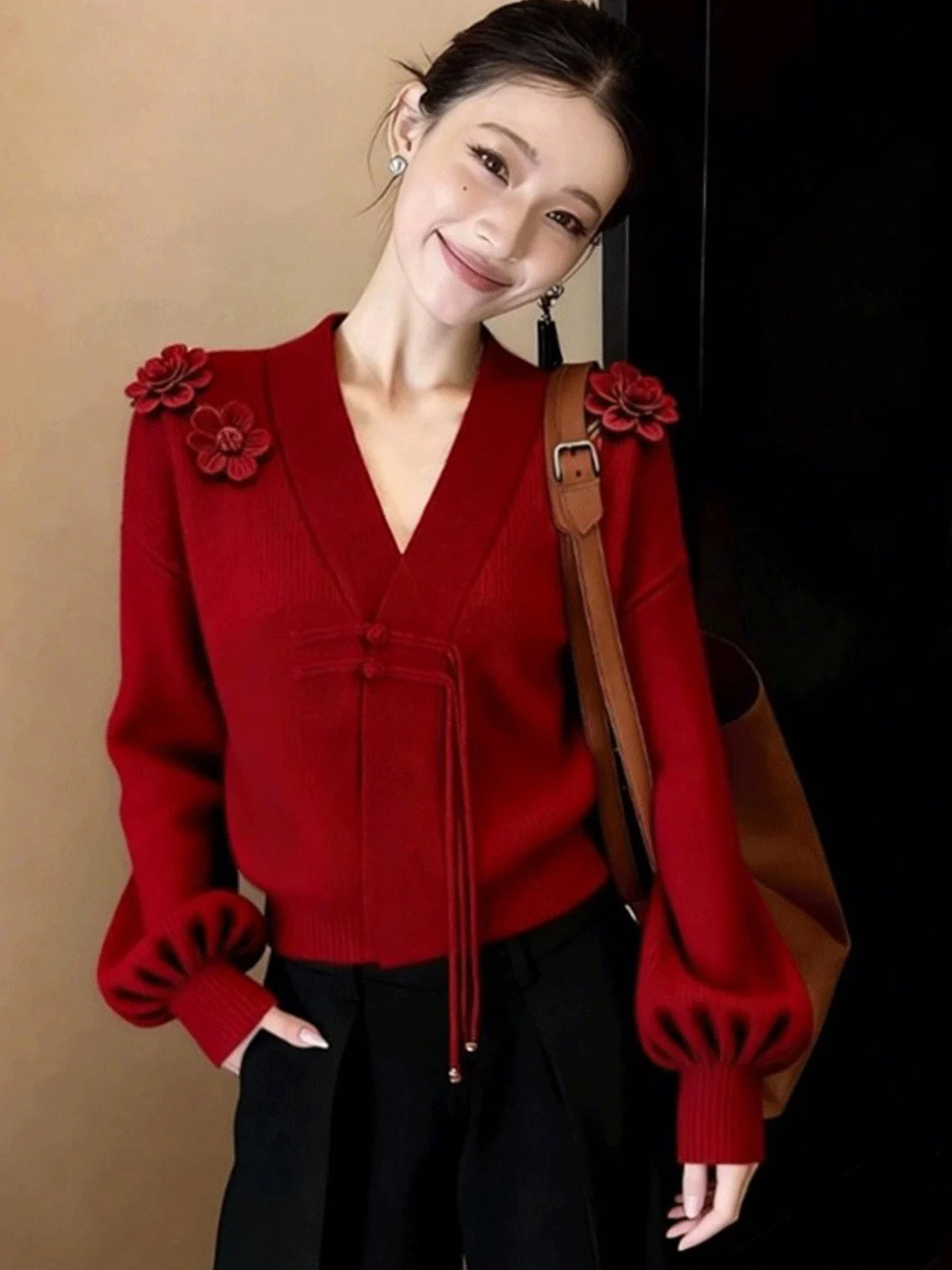 Floral Knit Sweater Women's Winter Inner Wear Red Age-Defying New Chinese Style Top V-Neck Long Sleeve Warm Casual Fashion
Floral Knit Sweater Women's Winter Inner Wear Red Age-Defying New Chinese Style Top V-Neck Long Sleeve Warm Casual Fashion