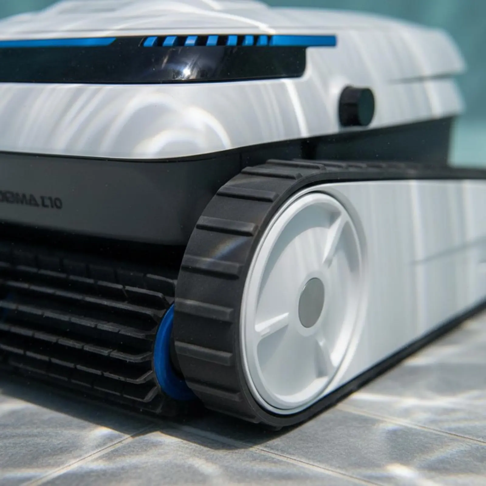 Robotic Pool Cleaner Powerful Suction Underwater Cleaning Robot Automatic Pool Vacuum Fine Filtration Long Battery Life
Robotic Pool Cleaner Powerful Suction Underwater Cleaning Robot Automatic Pool Vacuum Fine Filtration Long Battery Life